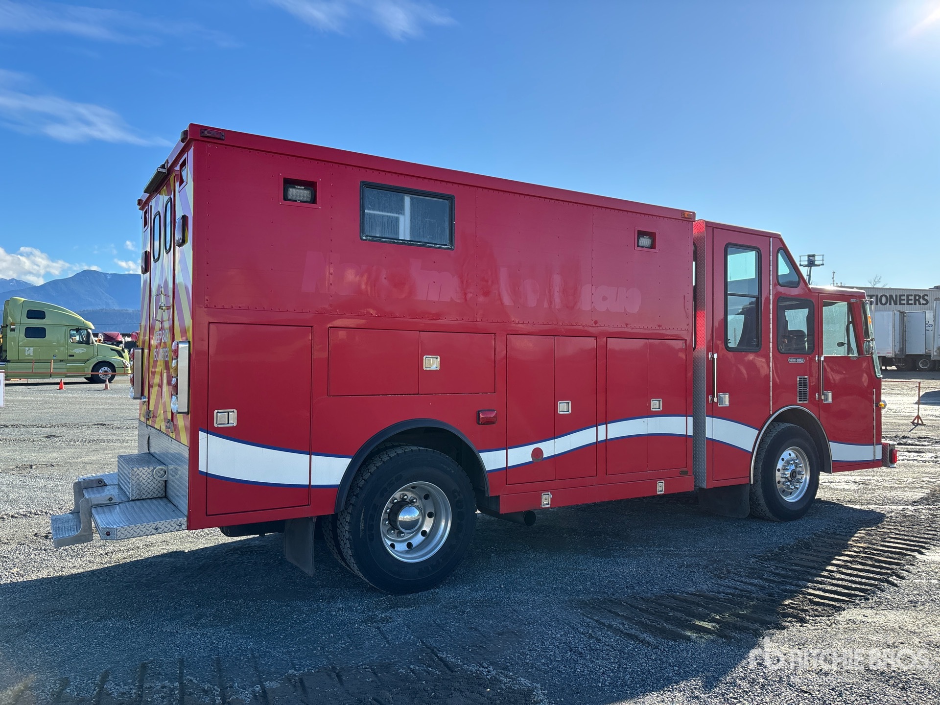 General Appearance with Foto, angolo anteriore sinistro