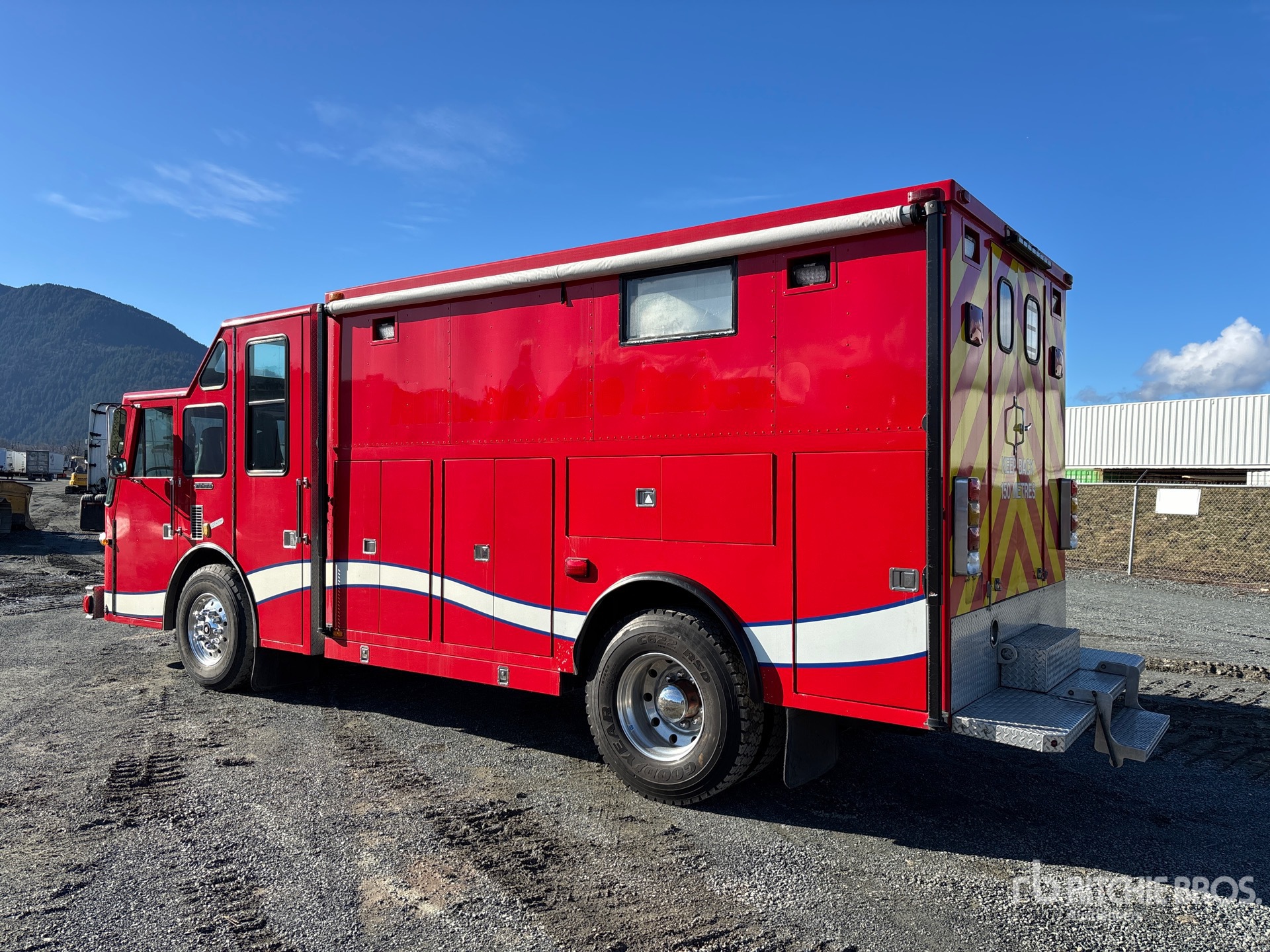 General Appearance with Foto, angolo posteriore sinistro