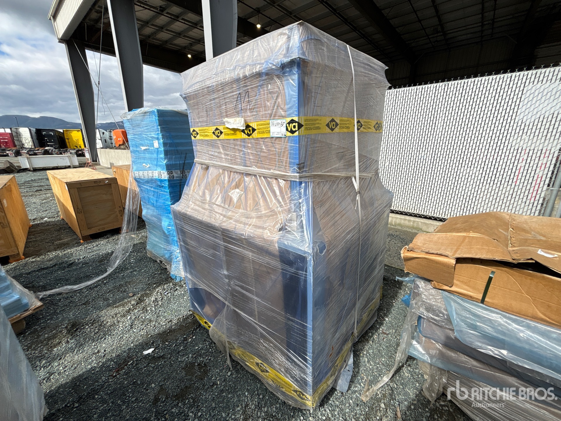 General Appearance with Foto, angolo anteriore sinistro