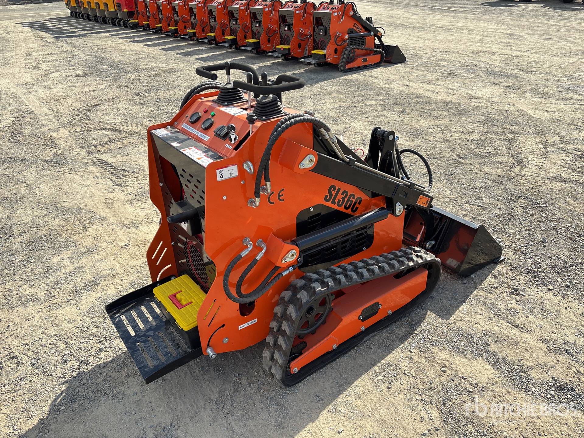 General Appearance with Foto, angolo anteriore sinistro