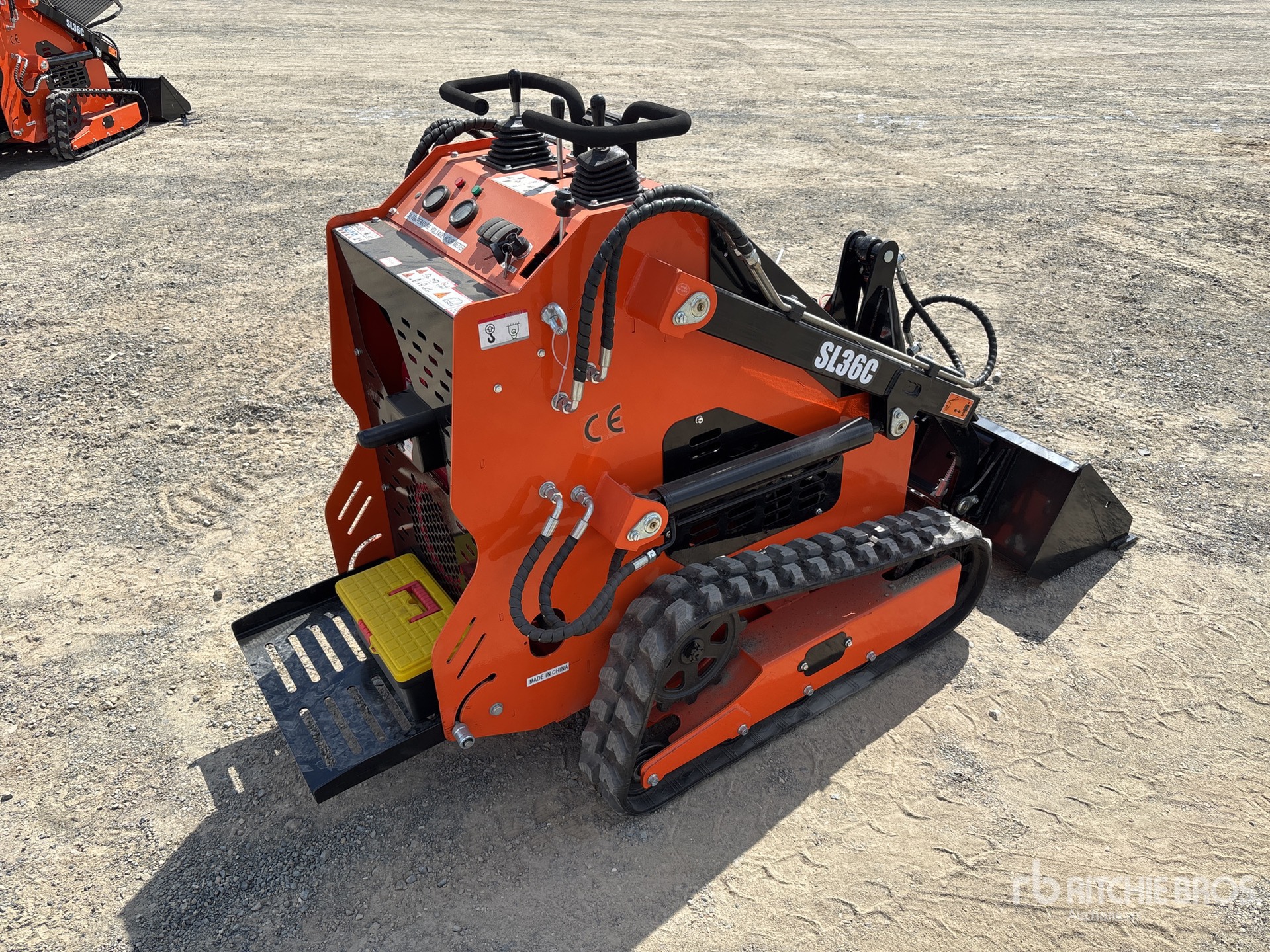 General Appearance with Foto, angolo anteriore sinistro