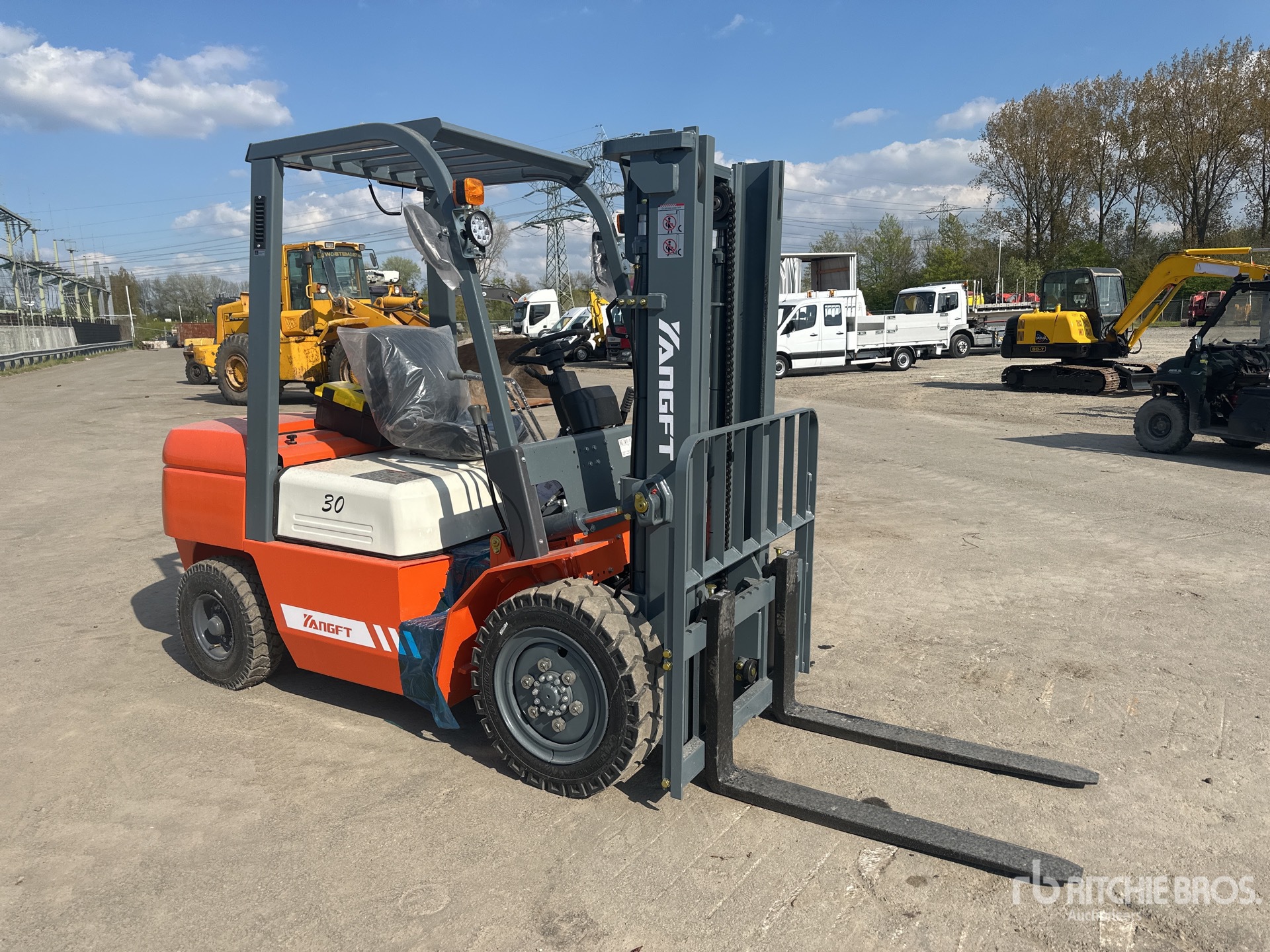 General Appearance with Picture, Right Front Corner