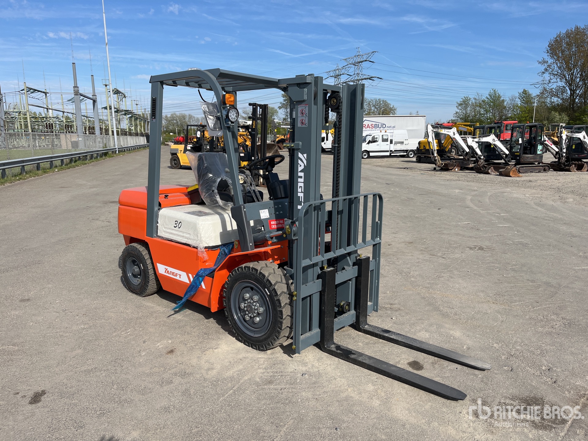 General Appearance with Picture, Right Front Corner