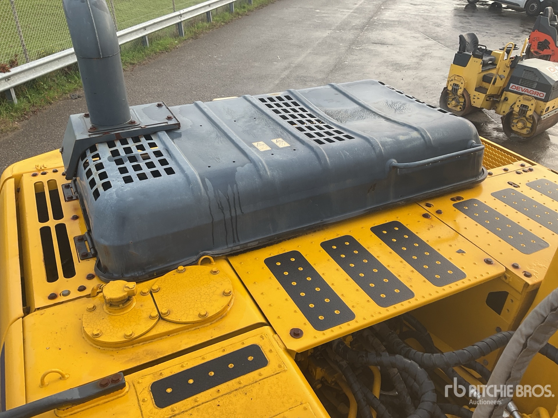 Komatsu PC200-8