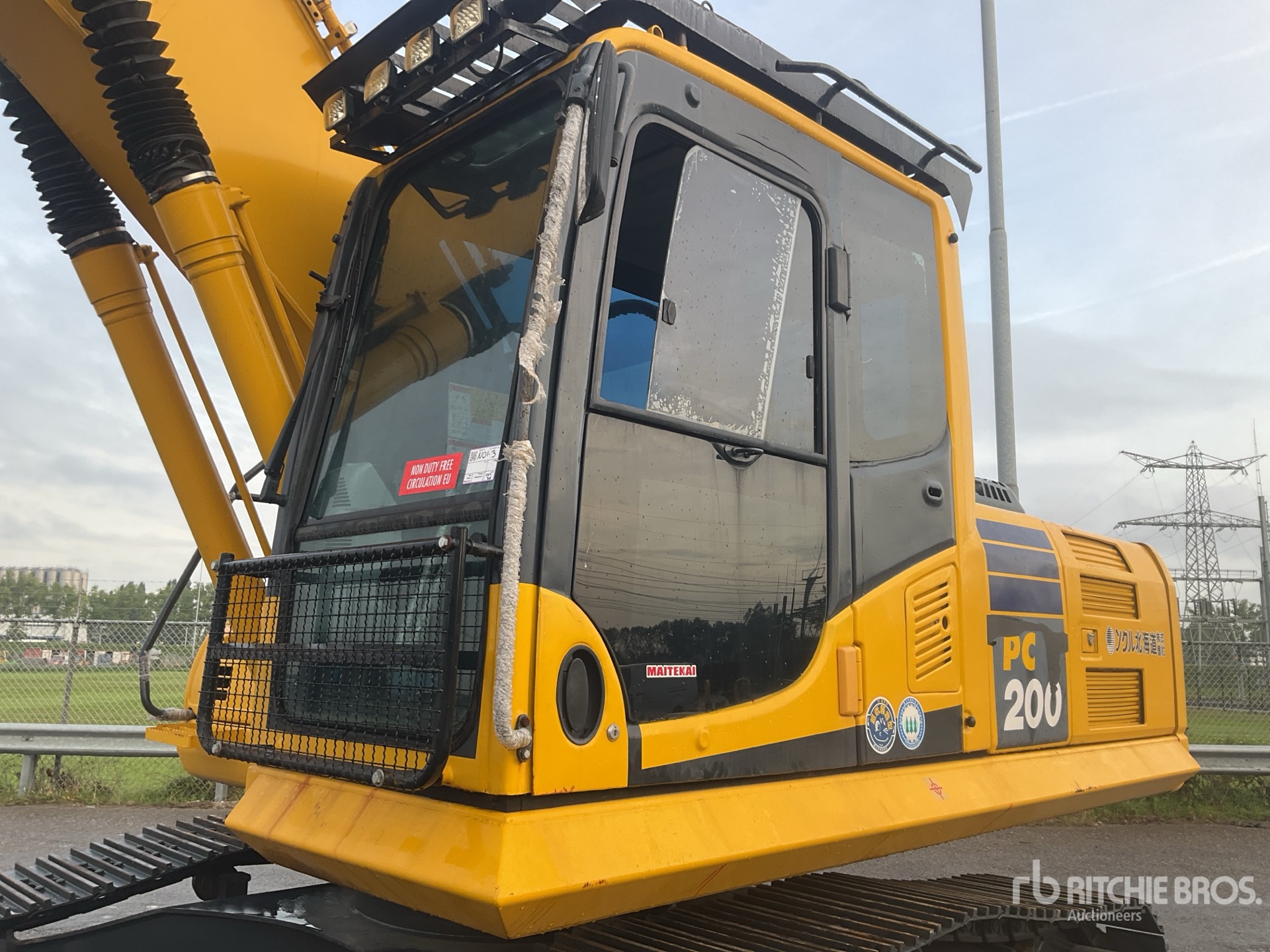 Komatsu PC200-8