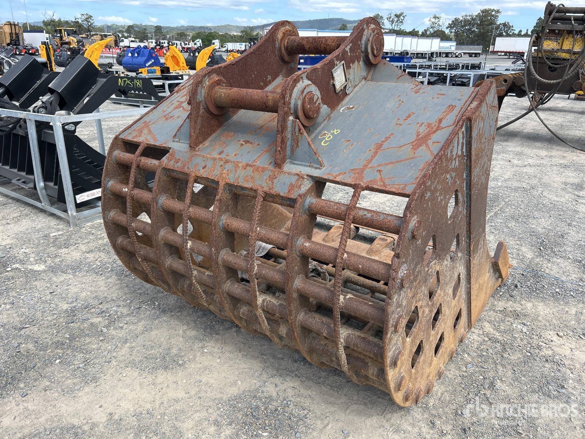 General Appearance with Picture, Right Rear Corner