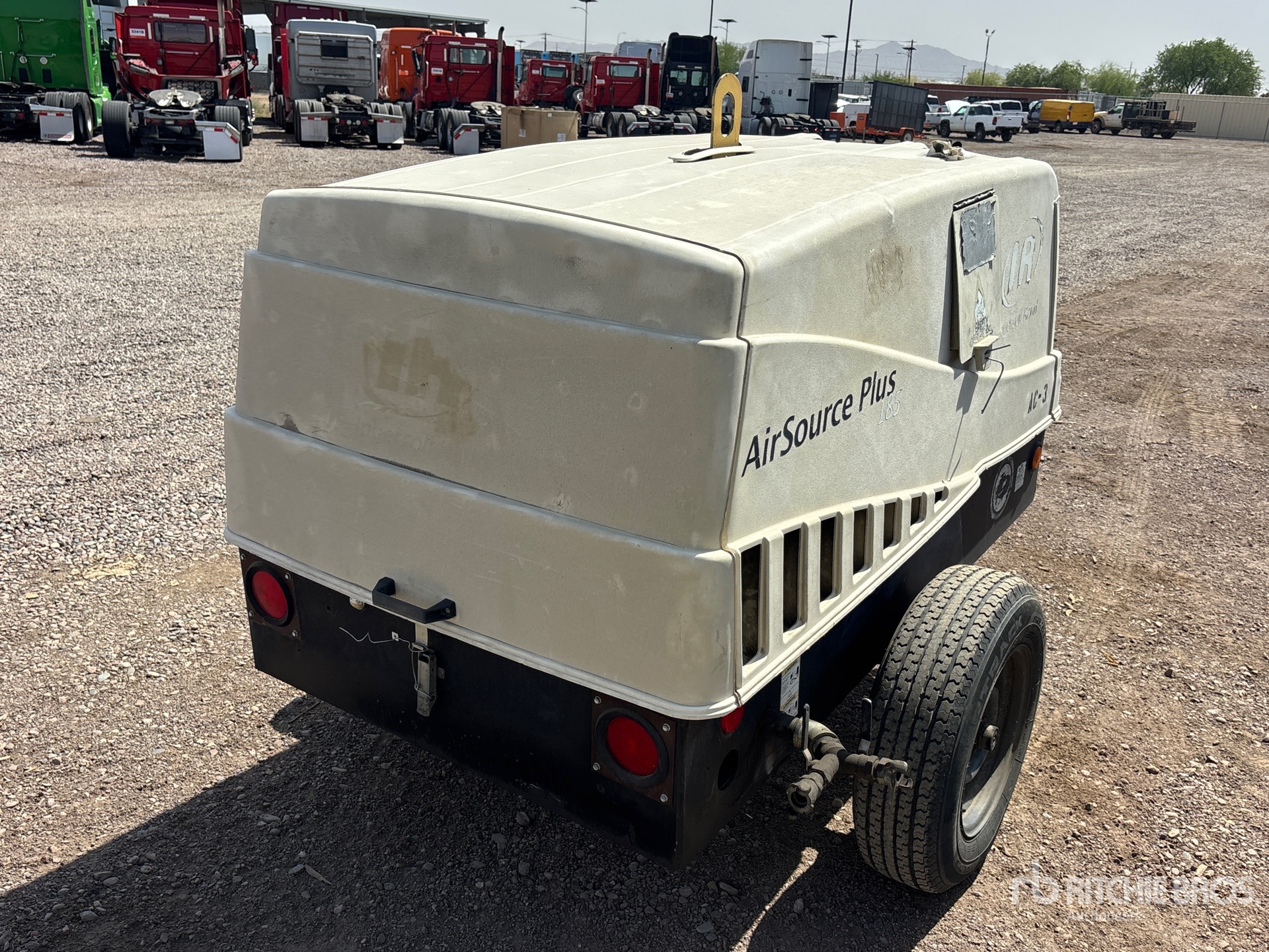 Aspect général with Image, coin arrière droit