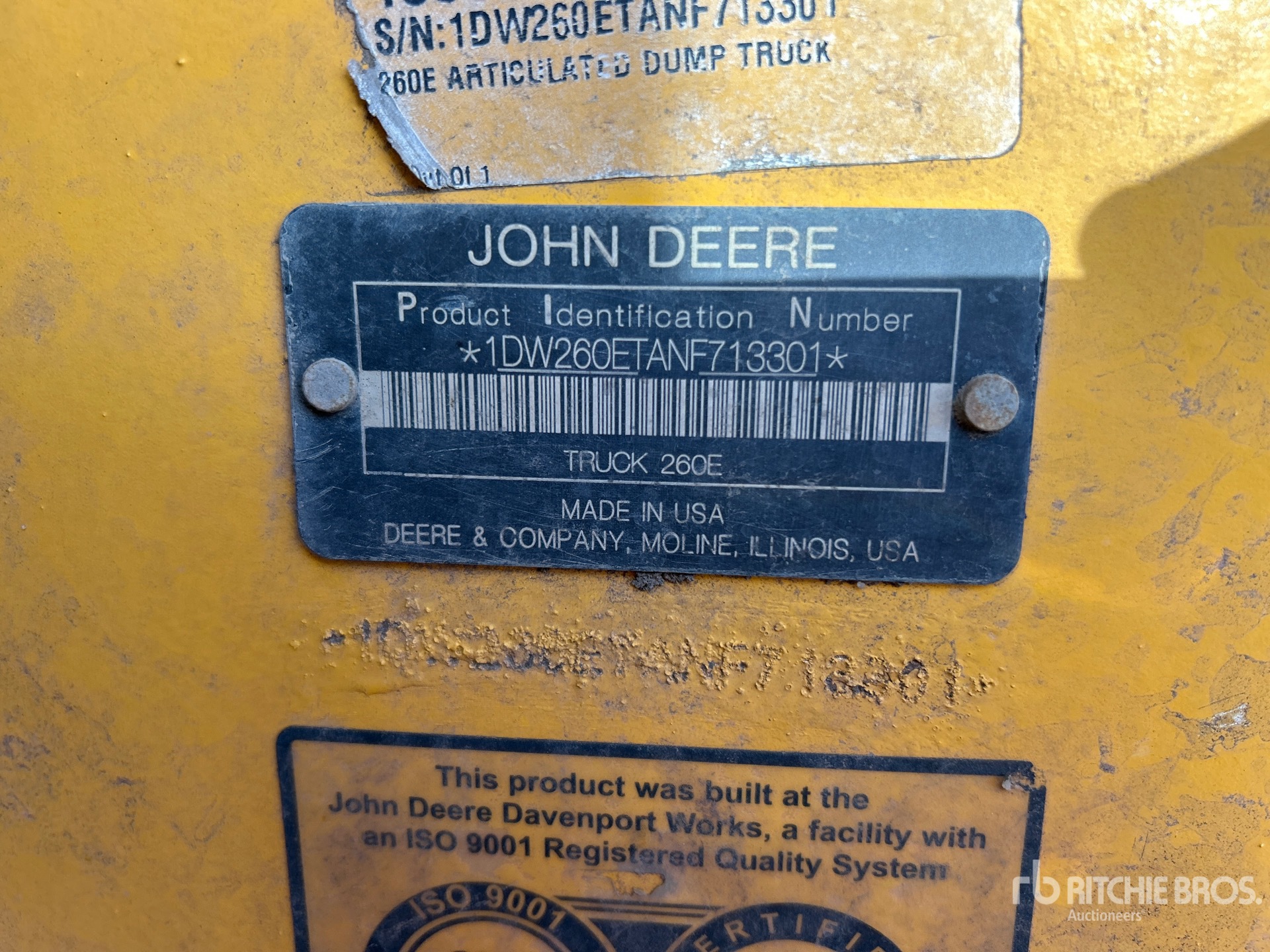 Photo of a 2022 John Deere 260E