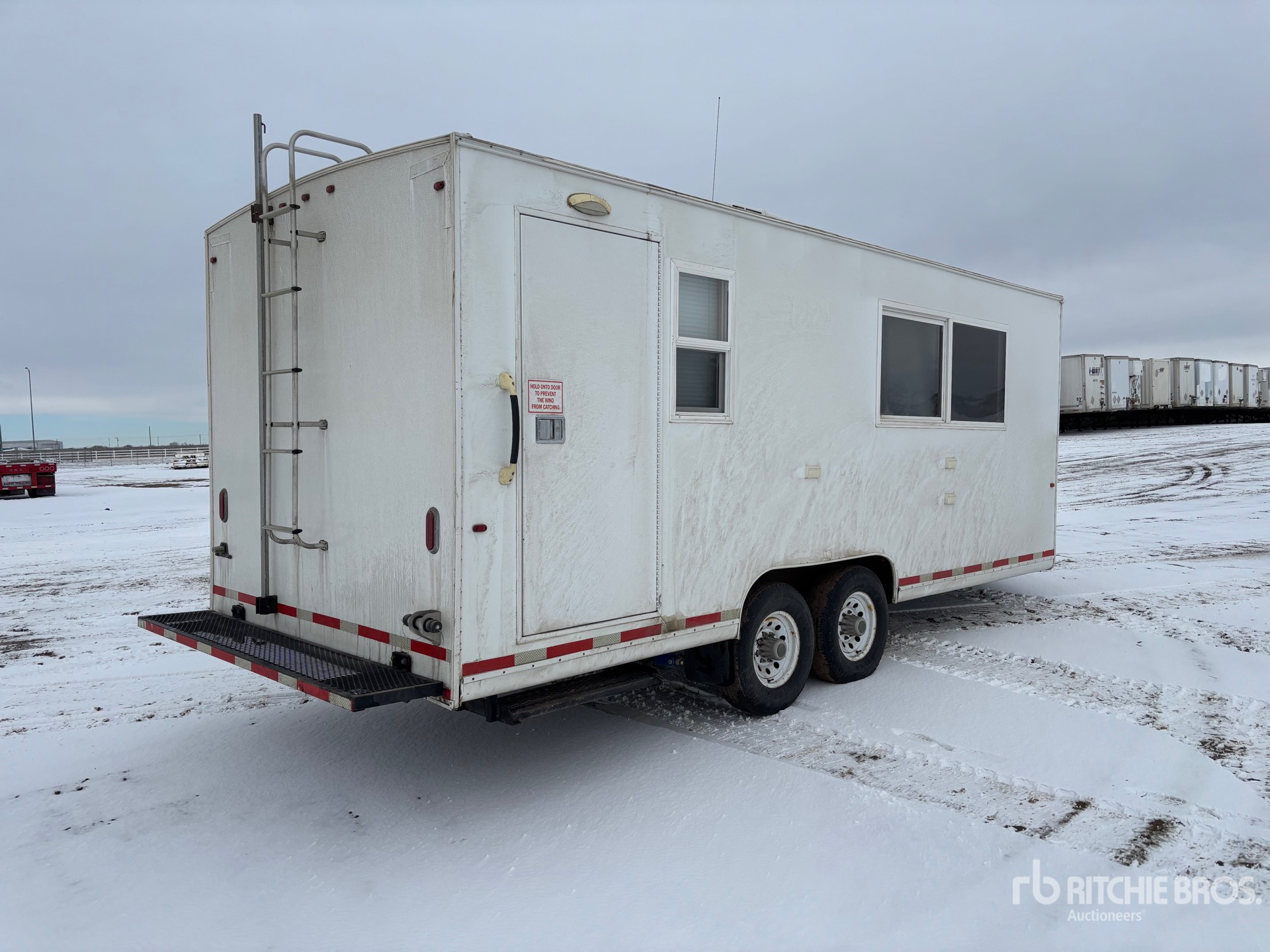 General Appearance with Foto, angolo anteriore sinistro