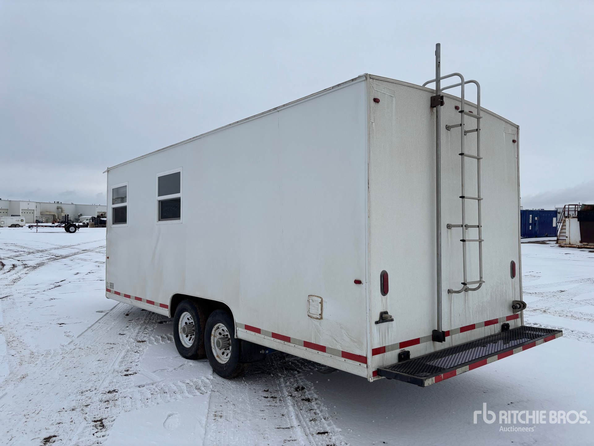 General Appearance with Foto, angolo posteriore sinistro