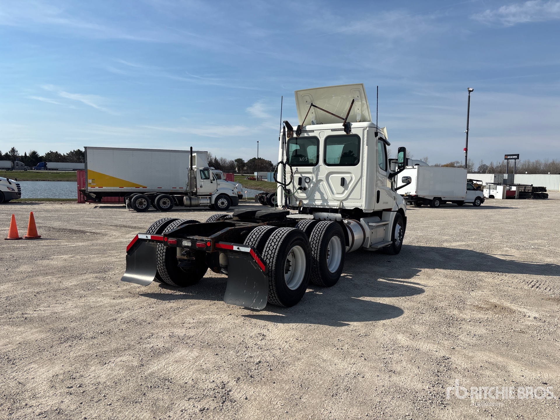 General Appearance with Foto, angolo anteriore sinistro