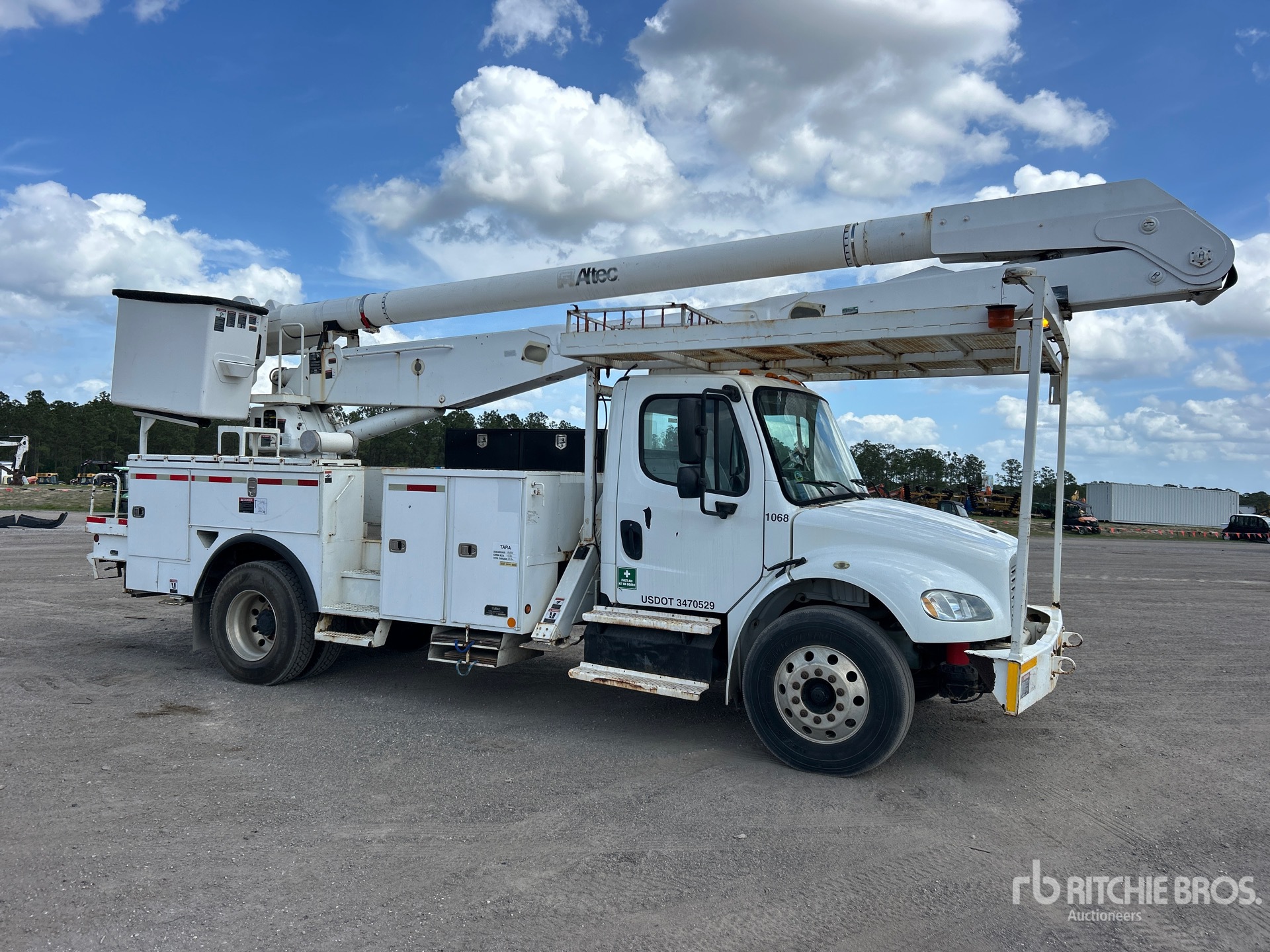 General Appearance with Bild, Ecke vorne rechts