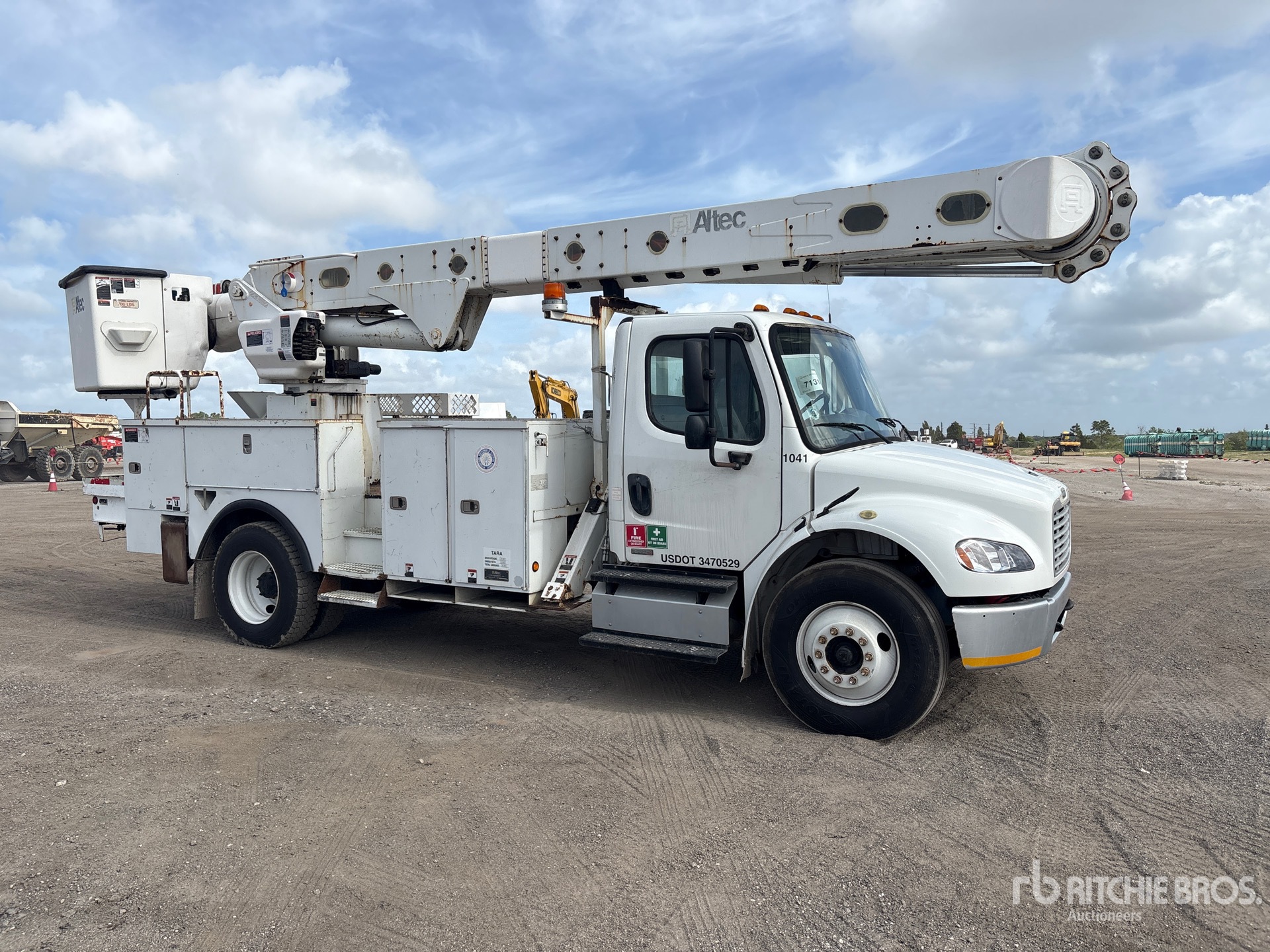 General Appearance with Bild, Ecke vorne rechts