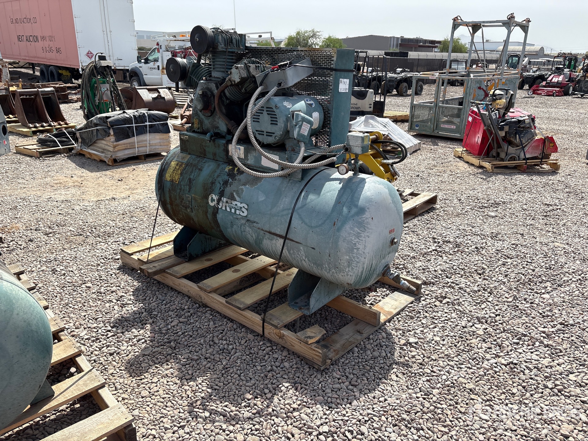 Aspect général with Image, coin arrière droit