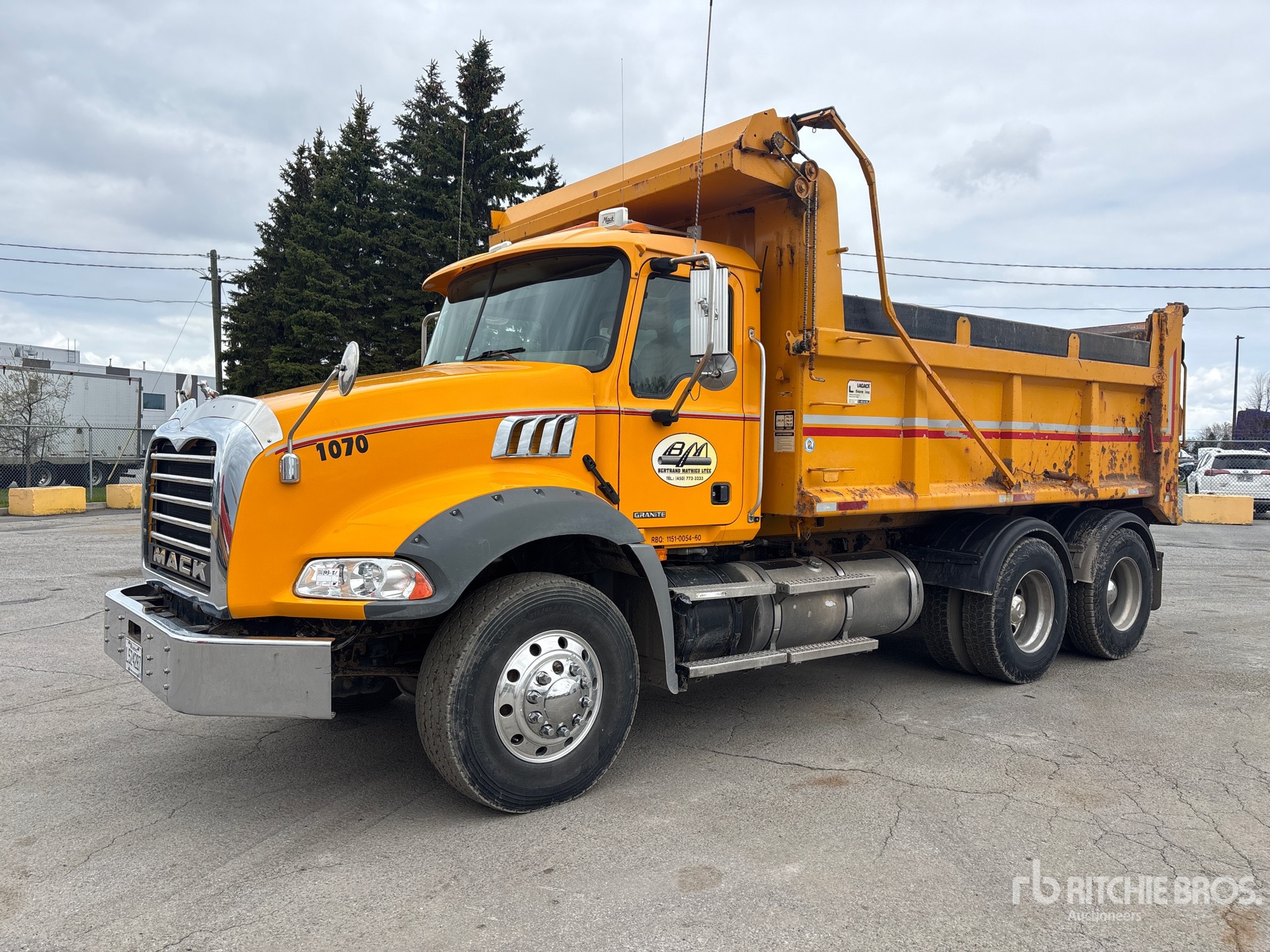 Photo of a 2006 Mack CT713