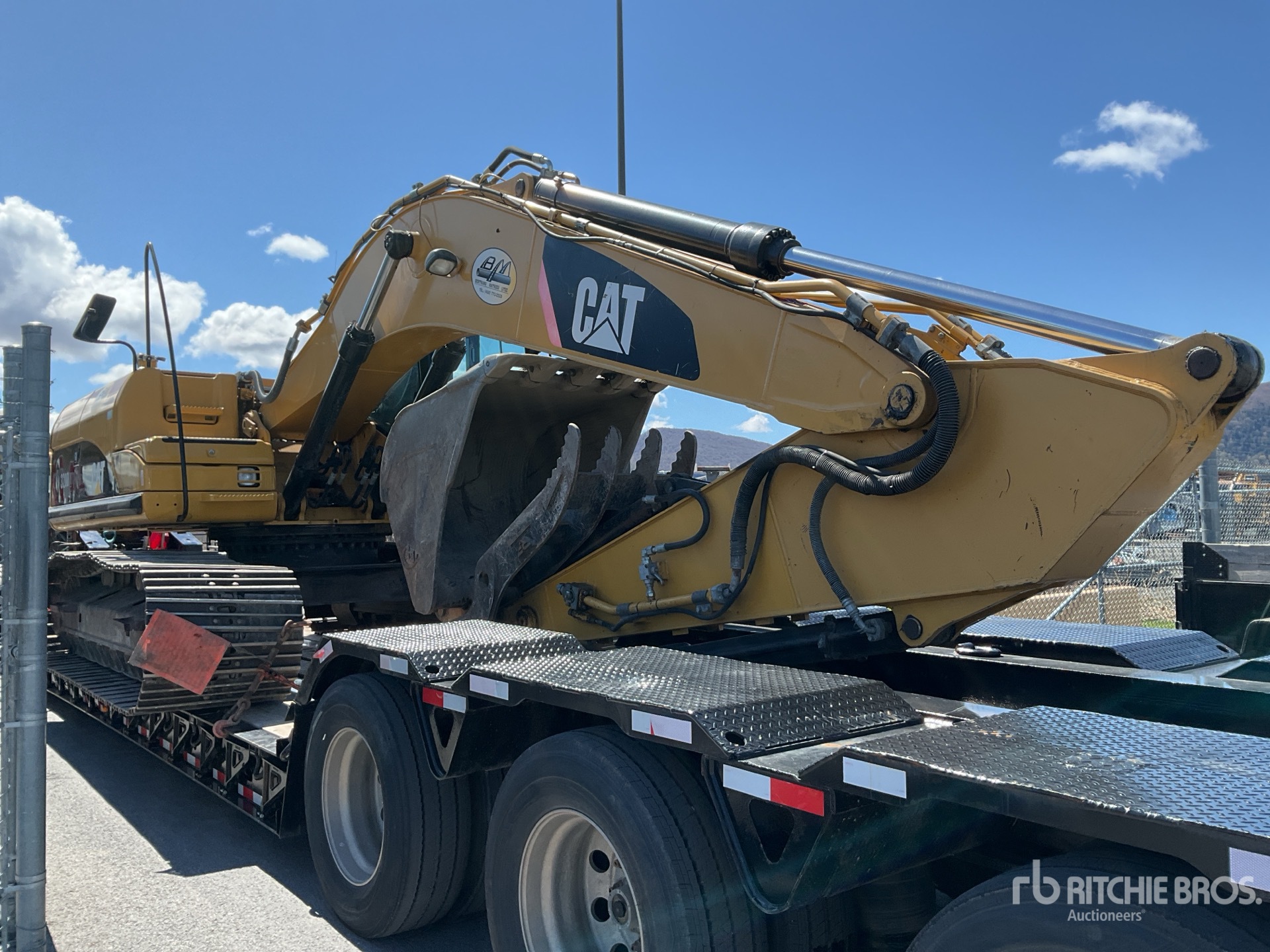 Photo of a 2010 Caterpillar 320 DL