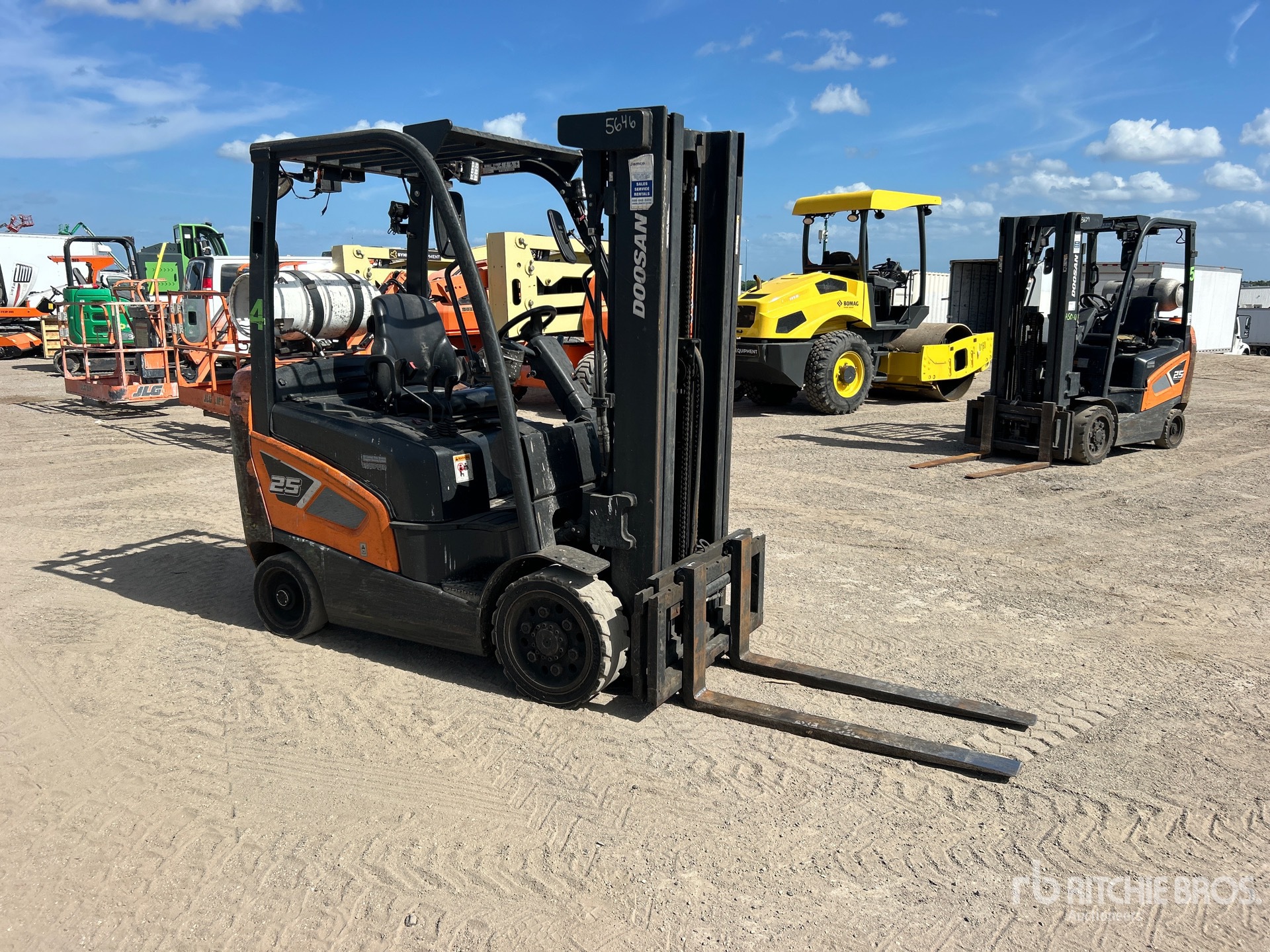 General Appearance with Picture, Right Front Corner