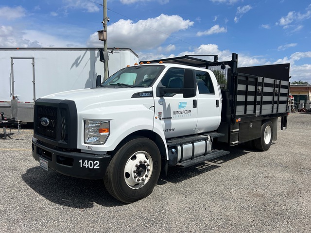 2017 Ford F-650 4x2 Crew Cab Flatbed Truck