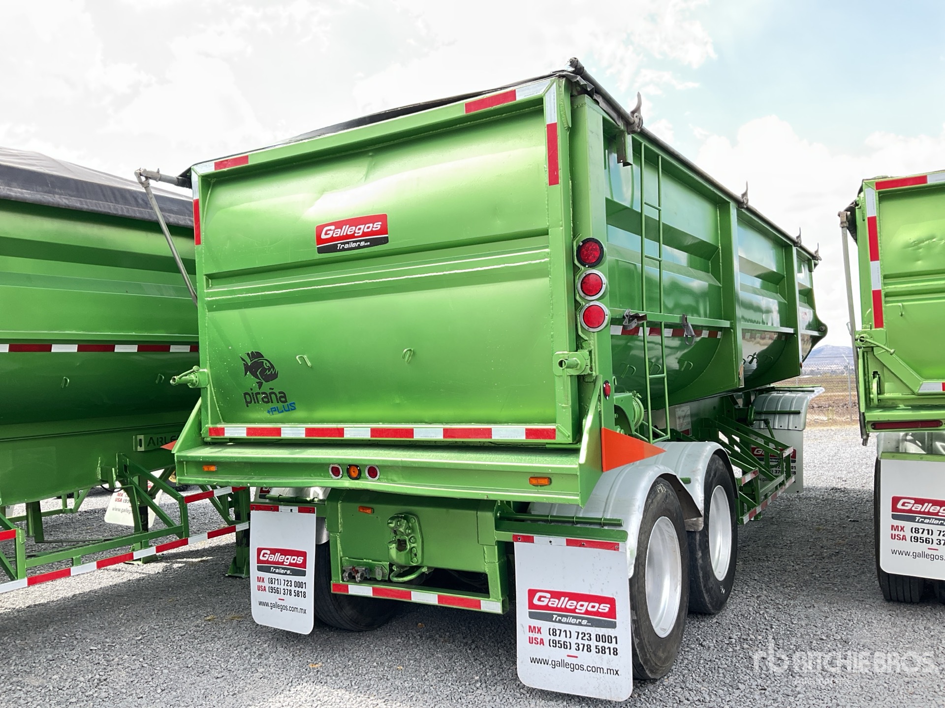 Aspect général with Image, coin arrière droit