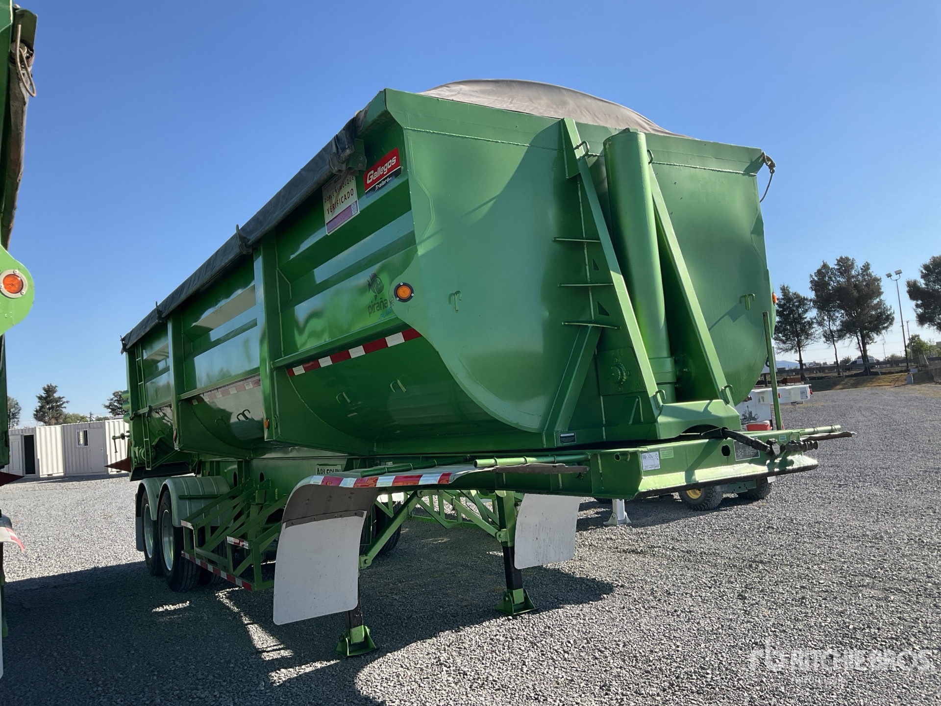 Aspect général with Image, coin avant droit