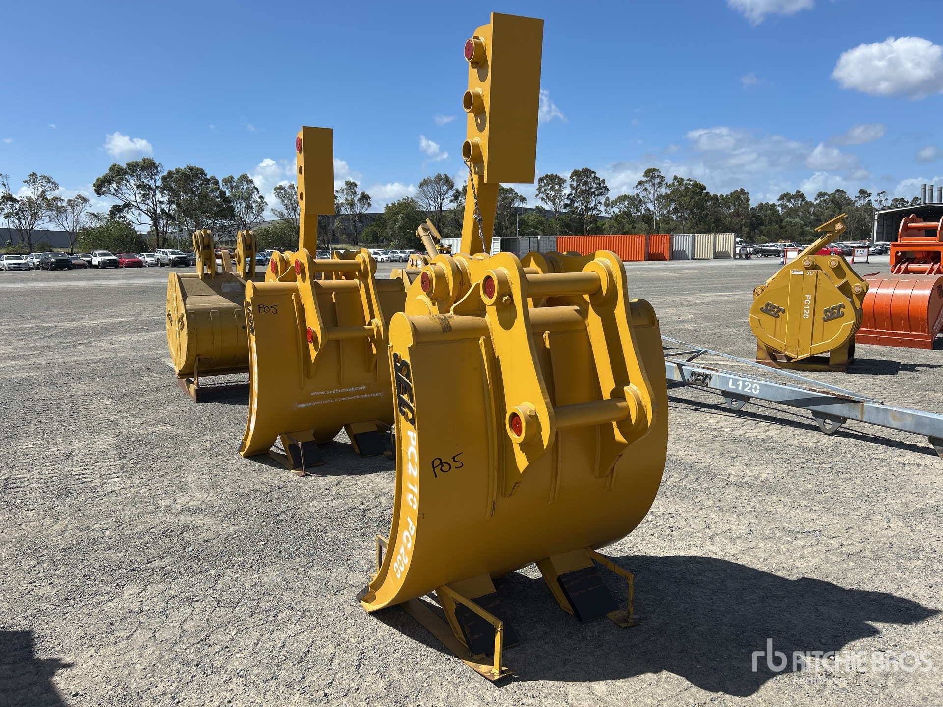 General Appearance with Foto, angolo posteriore sinistro