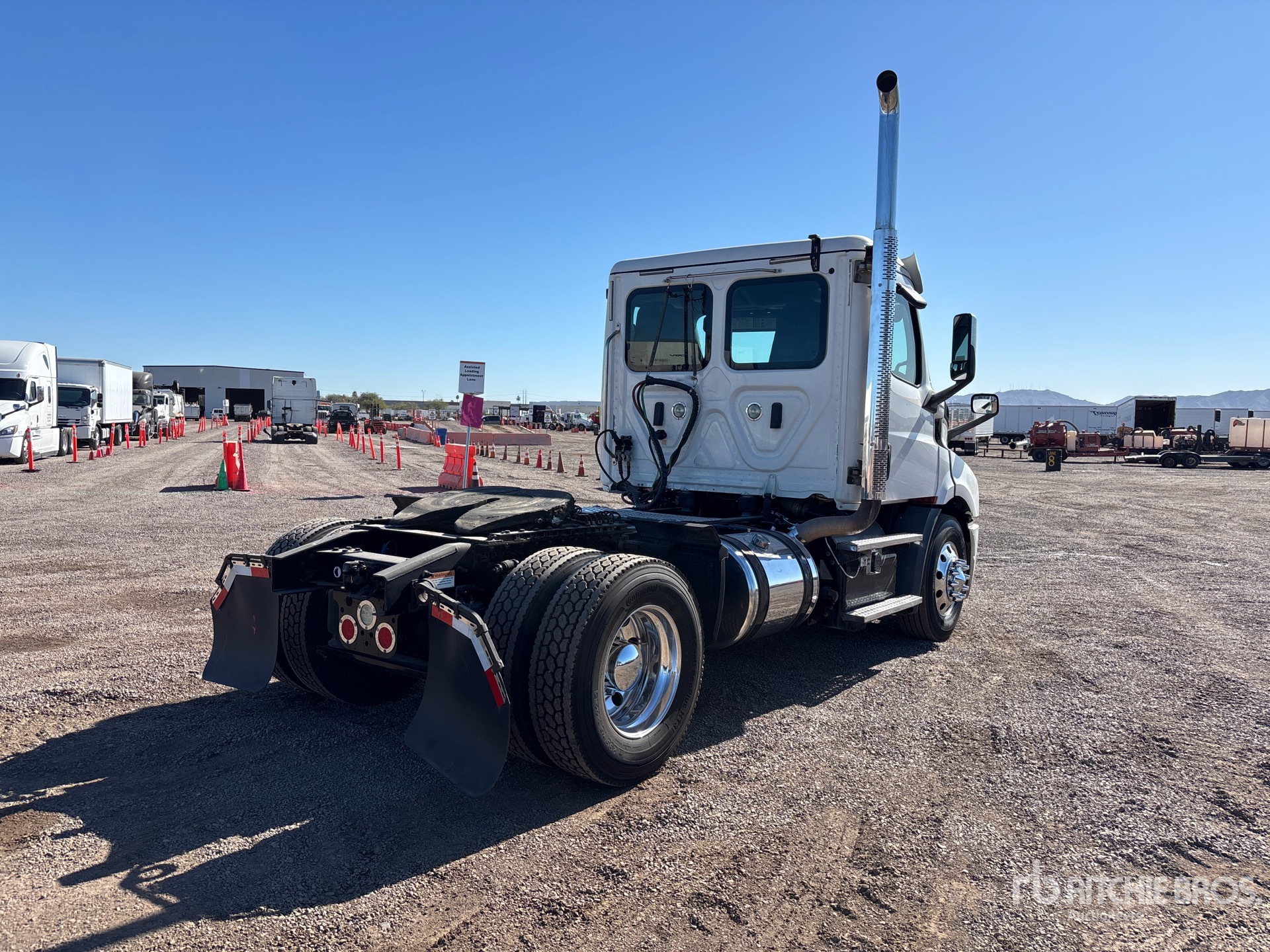 General Appearance with Foto, angolo anteriore sinistro