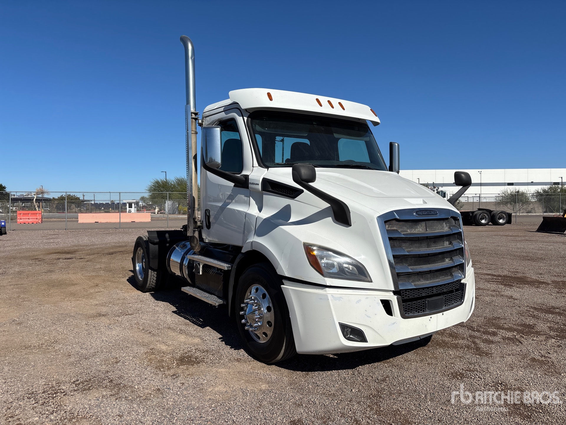 General Appearance with Foto, angolo anteriore destro