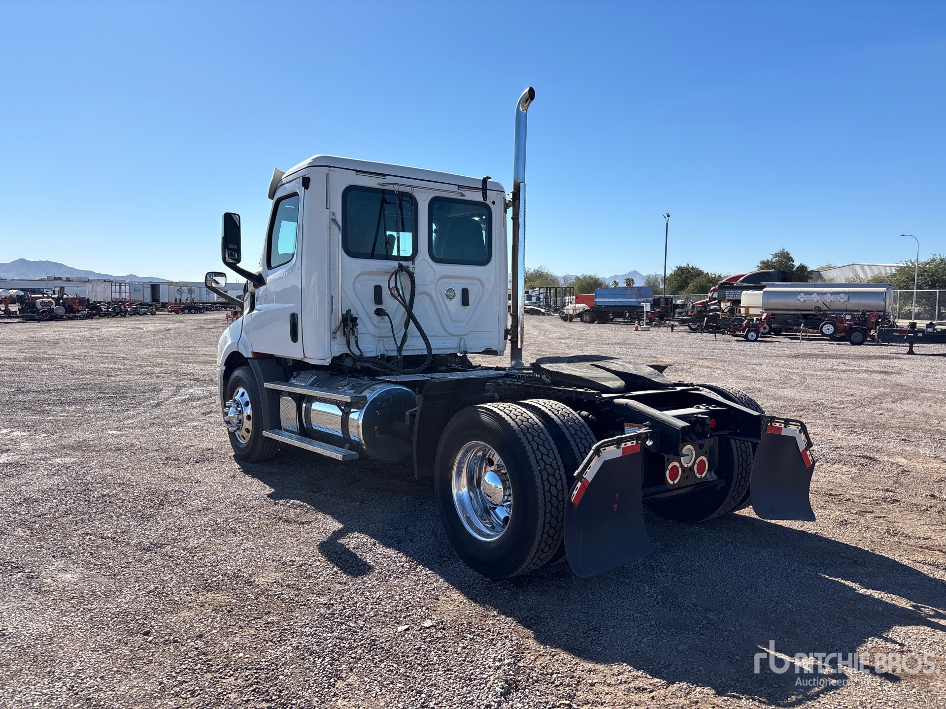 General Appearance with Foto, angolo posteriore sinistro