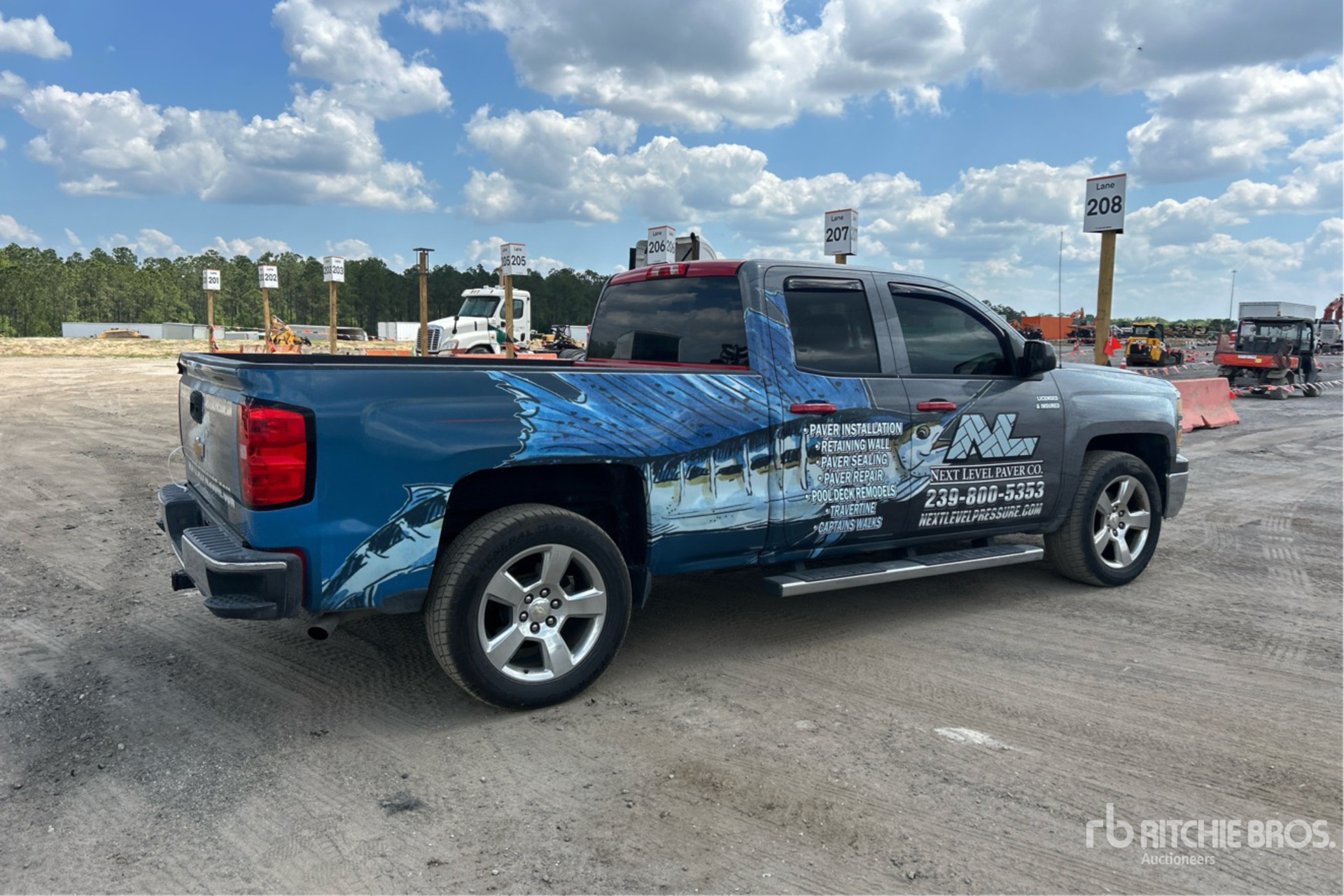 Aspect général with Image, coin arrière droit