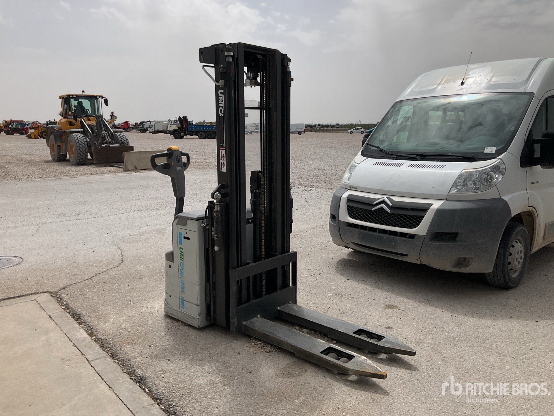 General Appearance with Picture, Right Front Corner