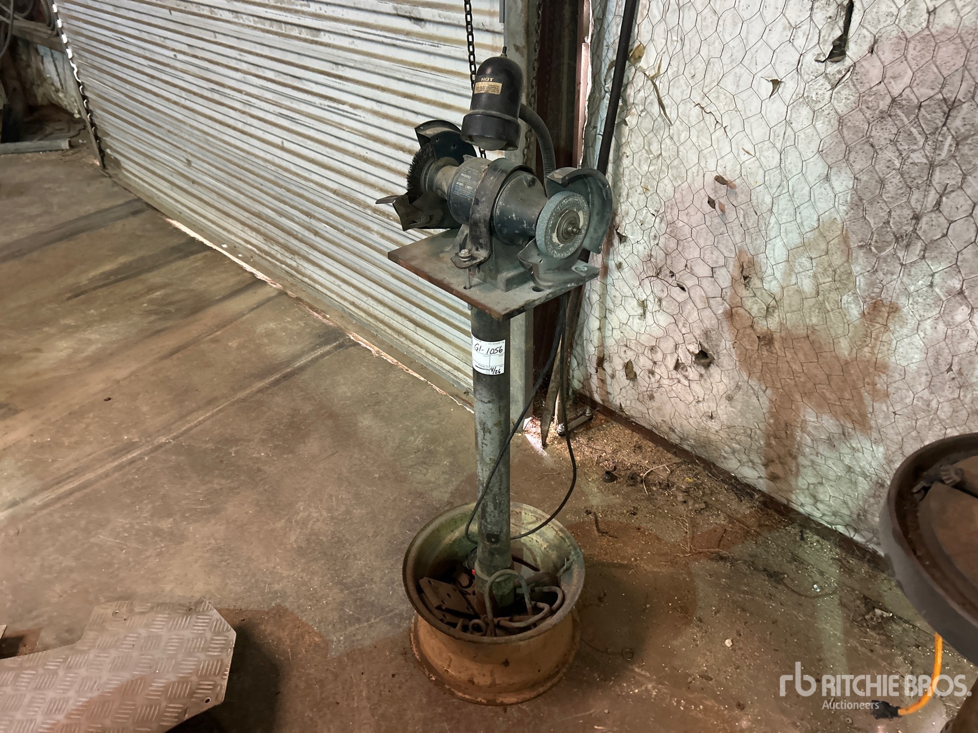 General Appearance with Image, coin avant gauche