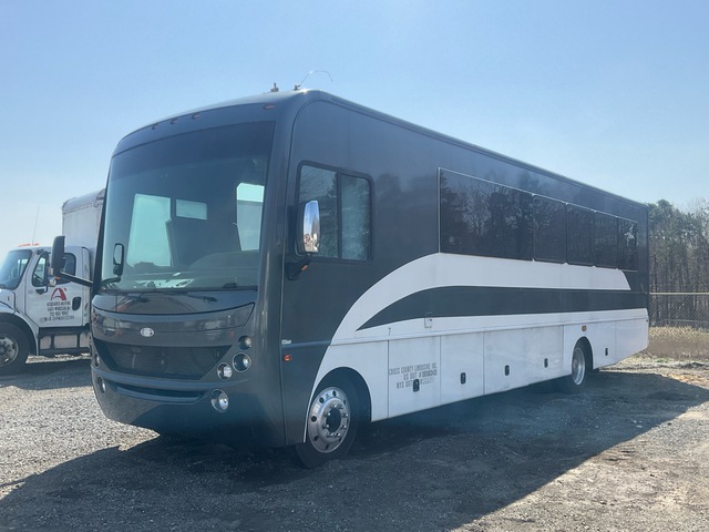 2010 Workhorse 38 Luxury Line 4x2 32-Seat Bus