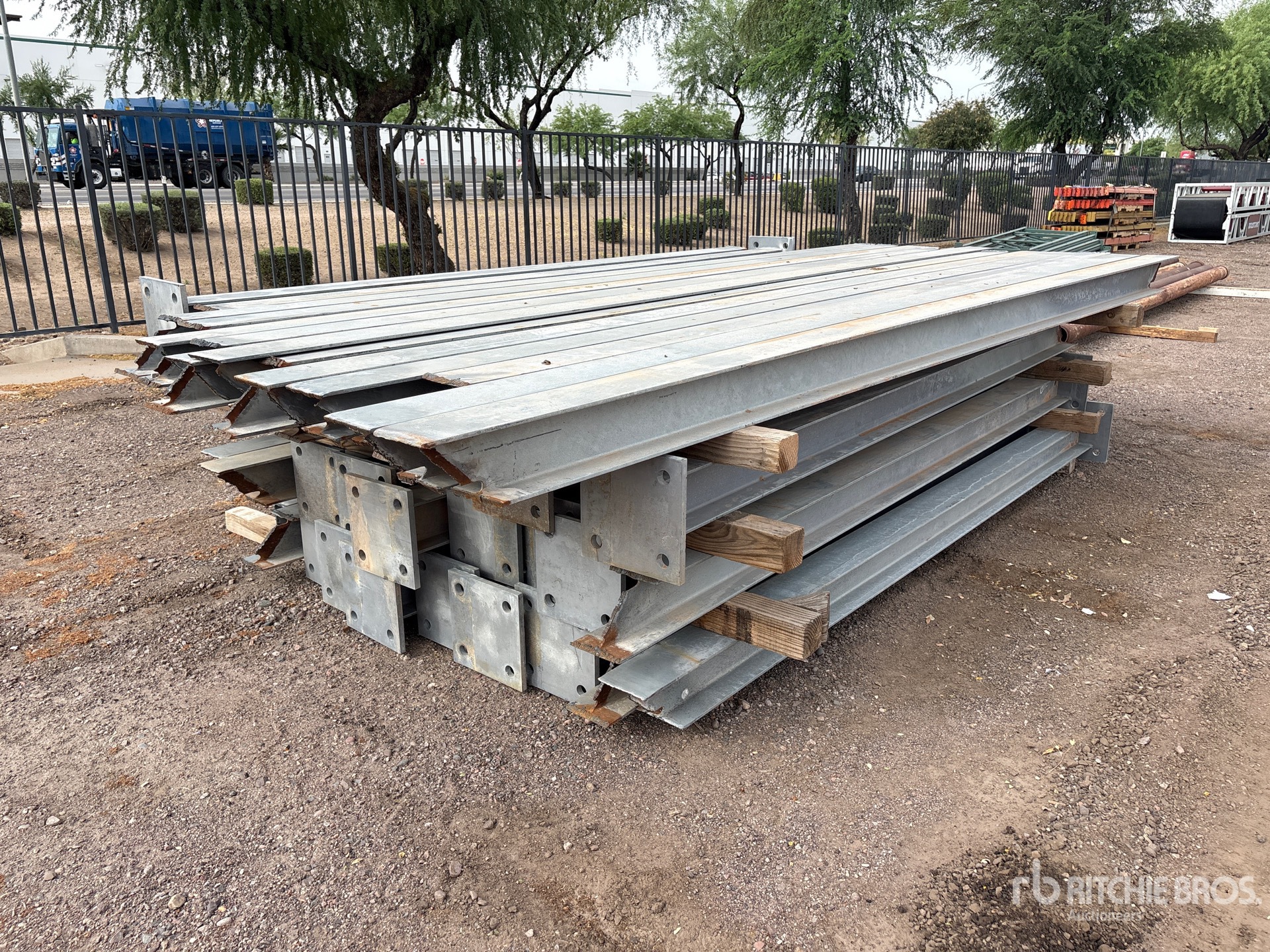 General Appearance with Bild, Ecke vorne rechts