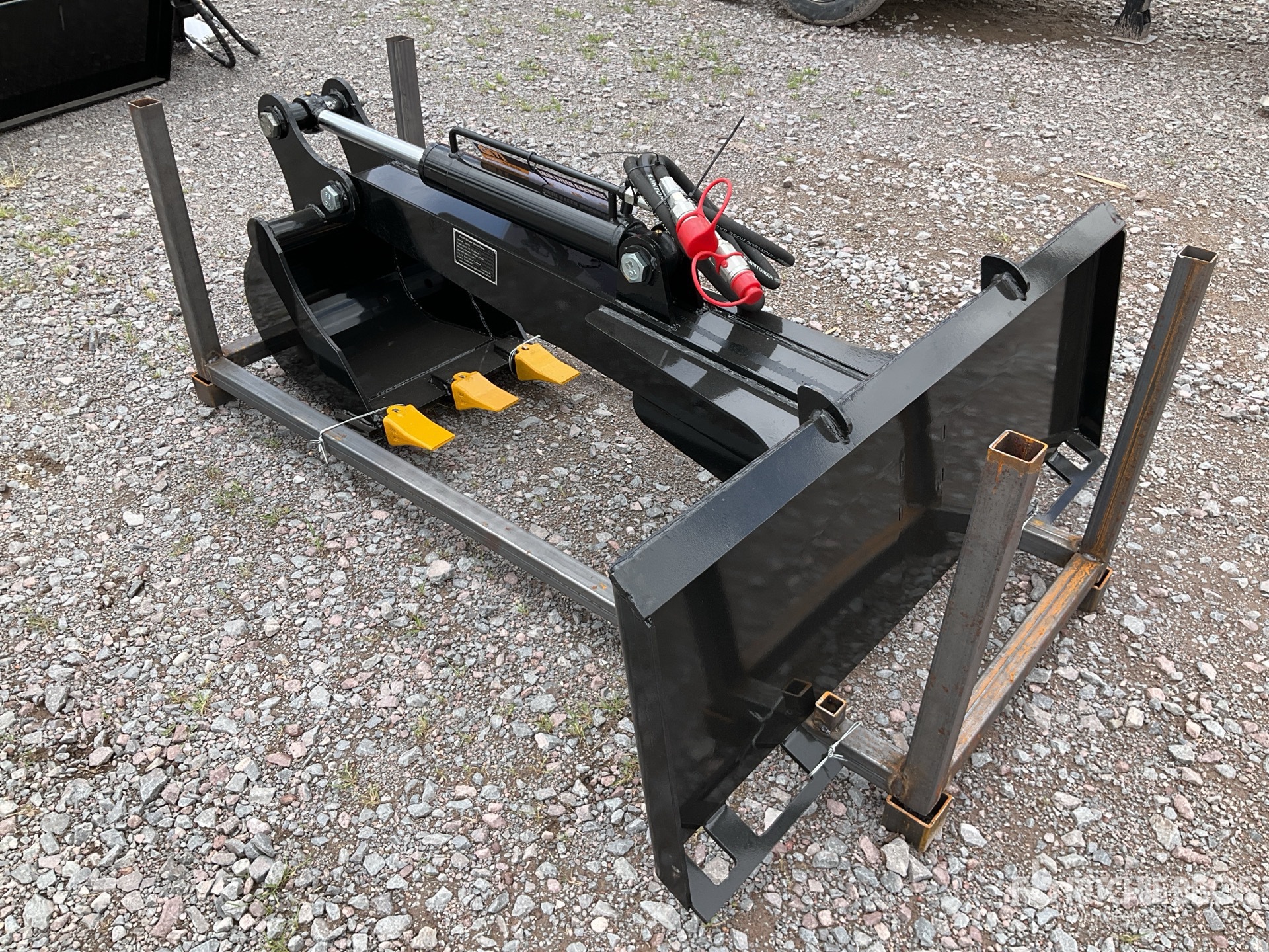 General Appearance with Foto, angolo posteriore sinistro