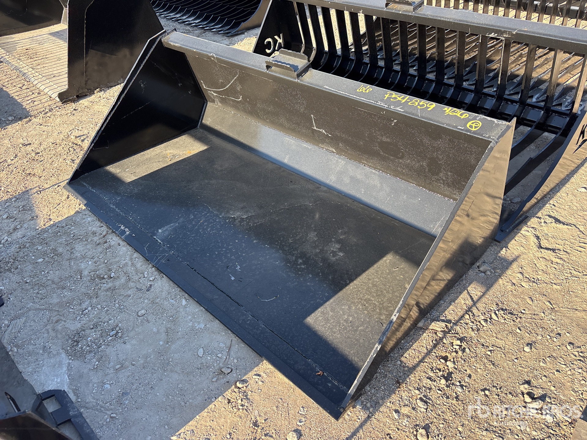 General Appearance with Image, coin avant gauche