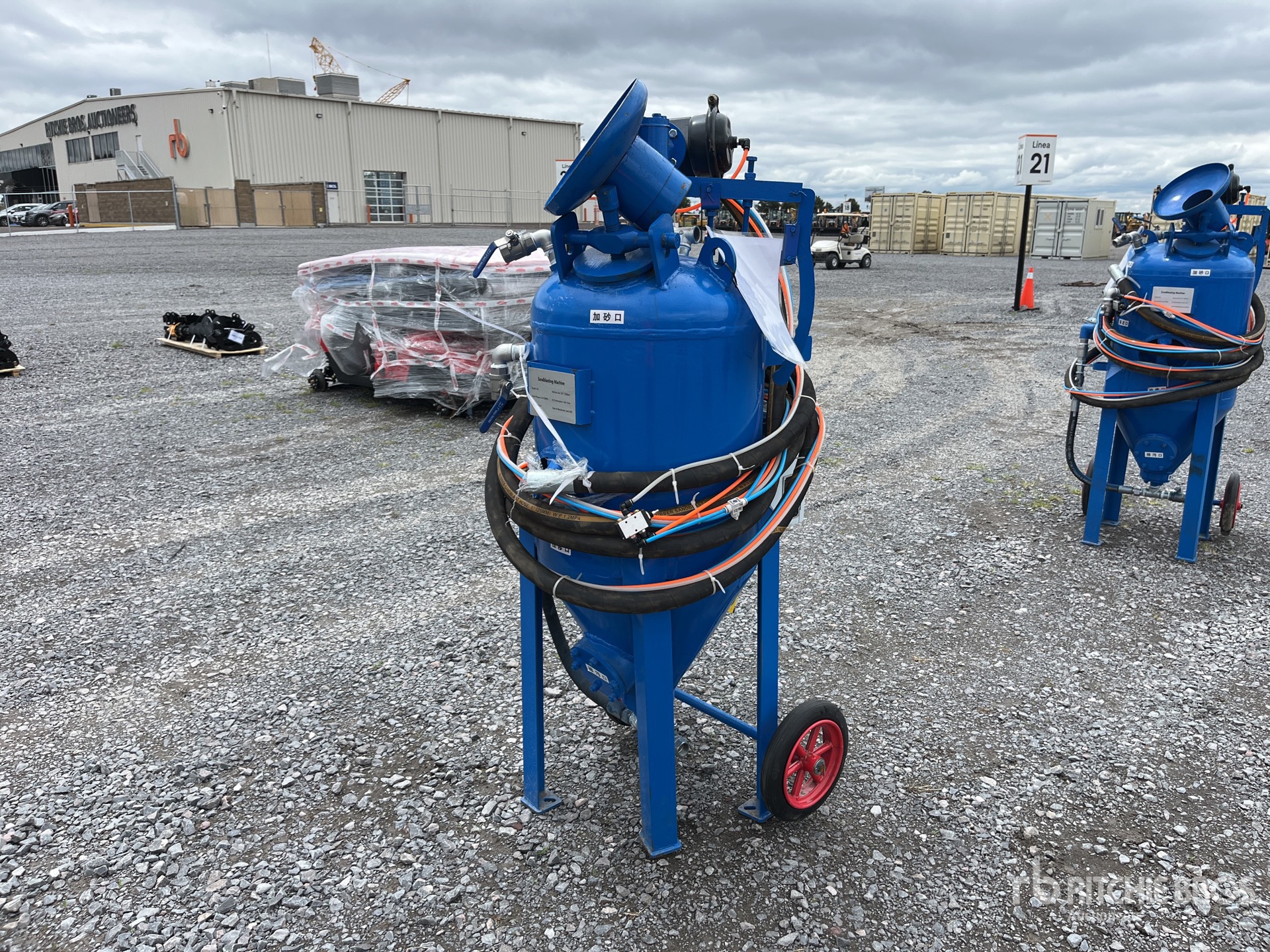 General Appearance with Foto, angolo anteriore sinistro