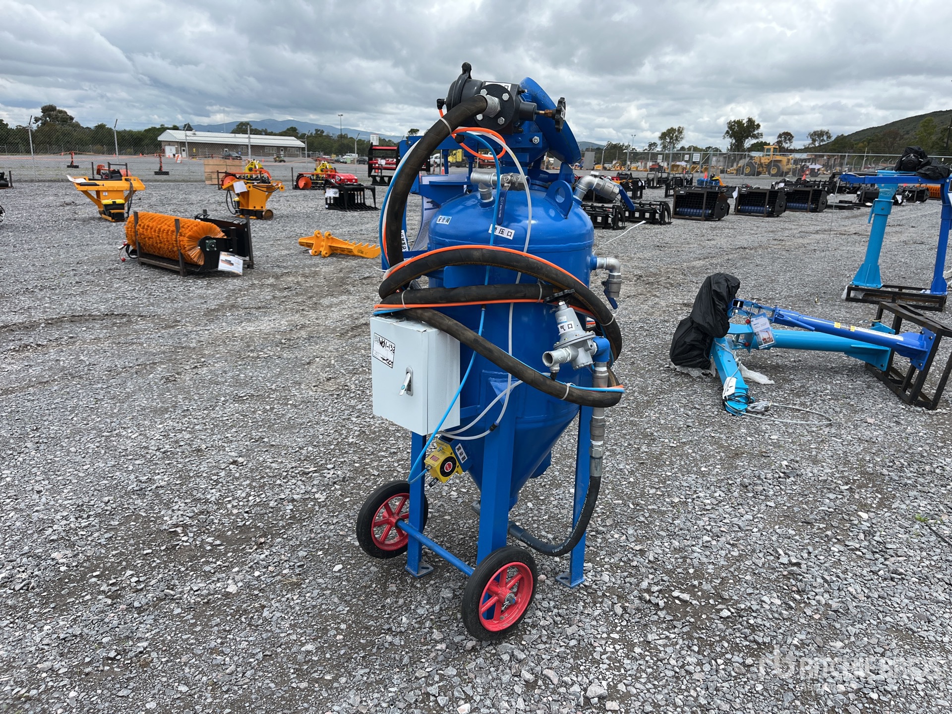 General Appearance with Foto, angolo anteriore sinistro