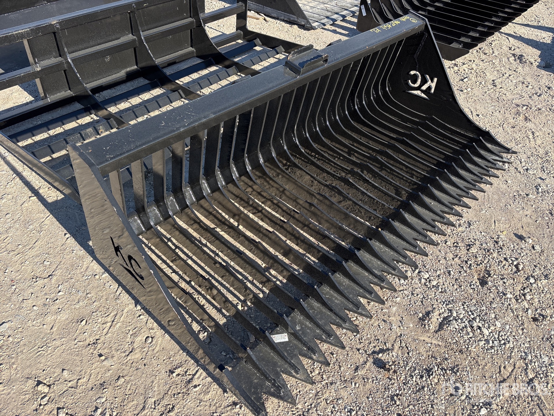 General Appearance with Image, coin avant droit