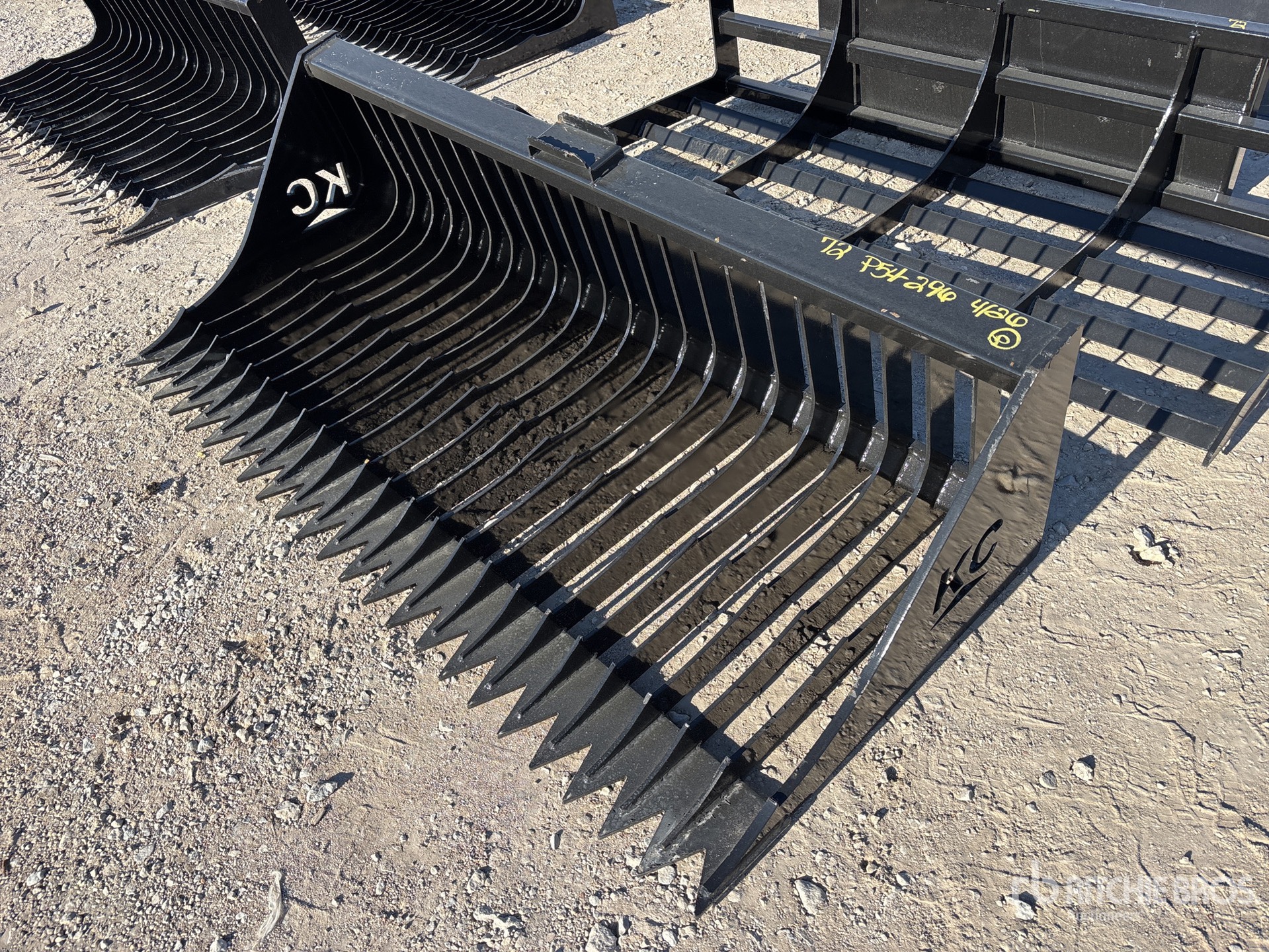 General Appearance with Image, coin avant gauche