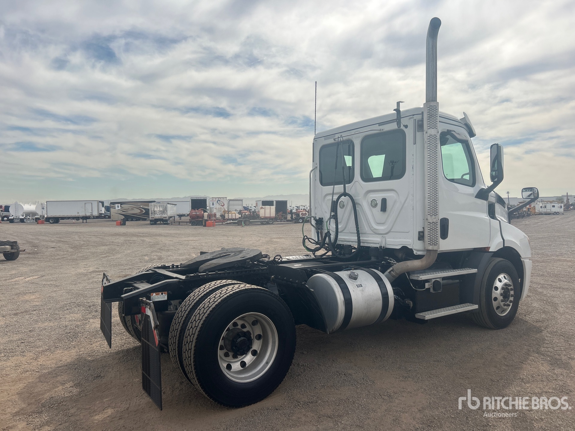 General Appearance with Foto, angolo anteriore sinistro