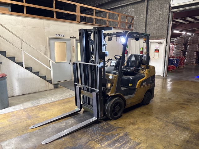 Cat C6000 5750 lb Cushion Tire Forklift