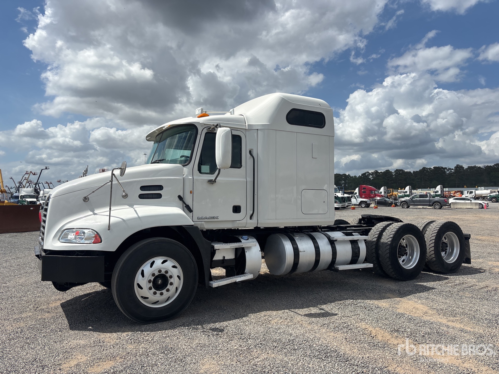 General Appearance with Foto, angolo anteriore sinistro