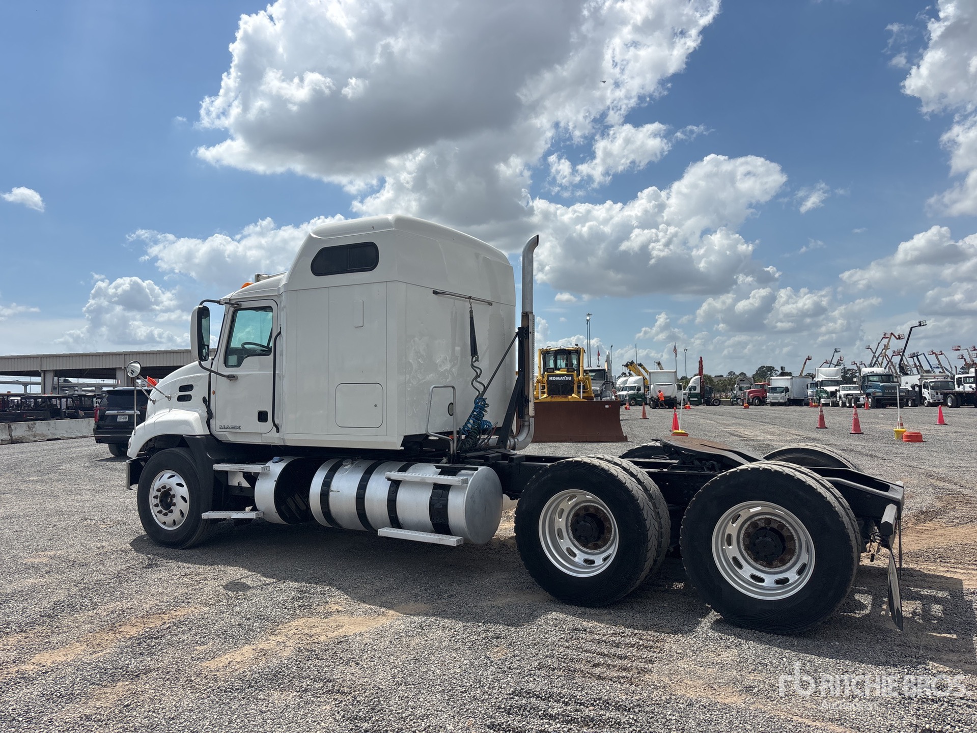 General Appearance with Foto, angolo posteriore sinistro