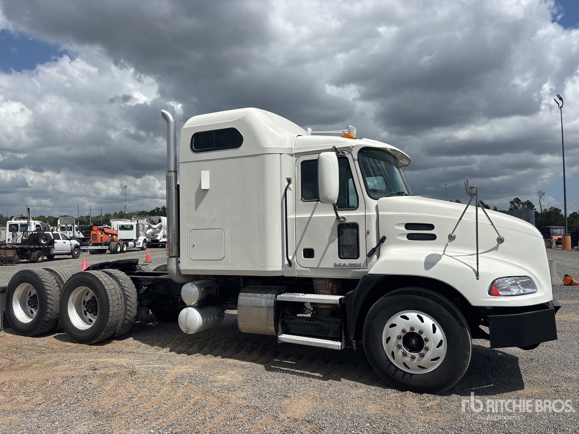 General Appearance with Foto, angolo anteriore destro