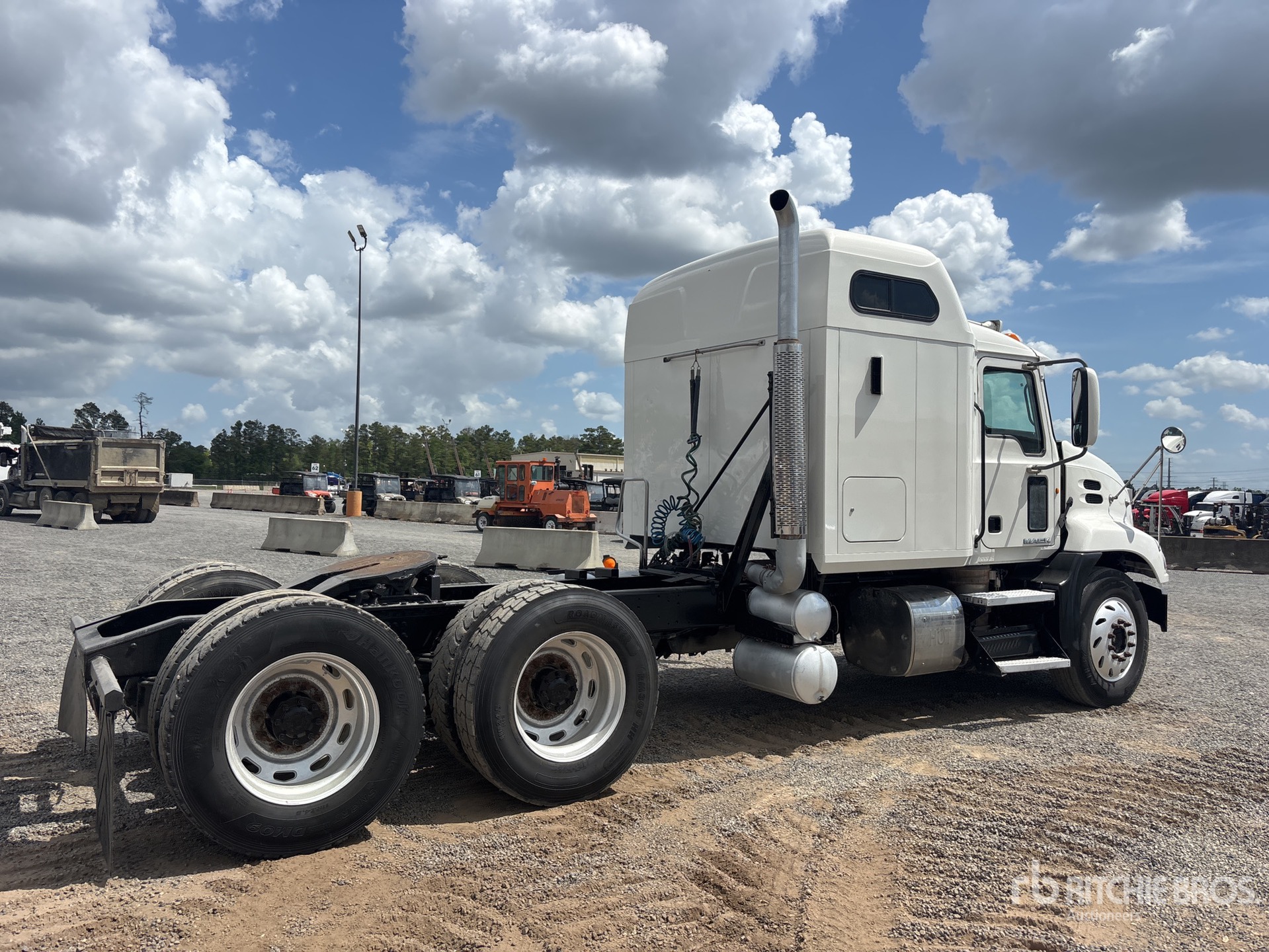 General Appearance with Foto, angolo anteriore sinistro