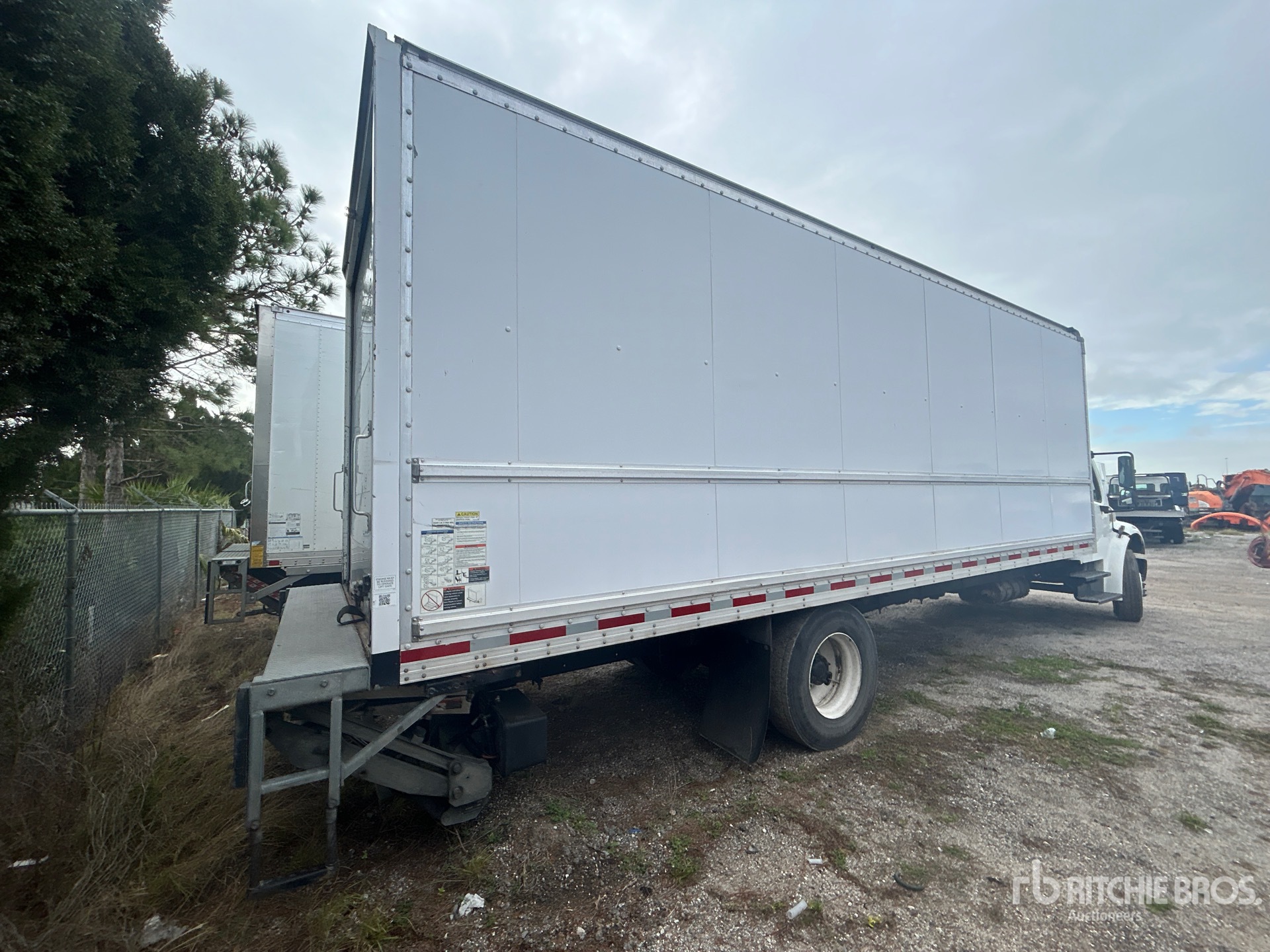 General Appearance with Imagen: esquina trasera derecha