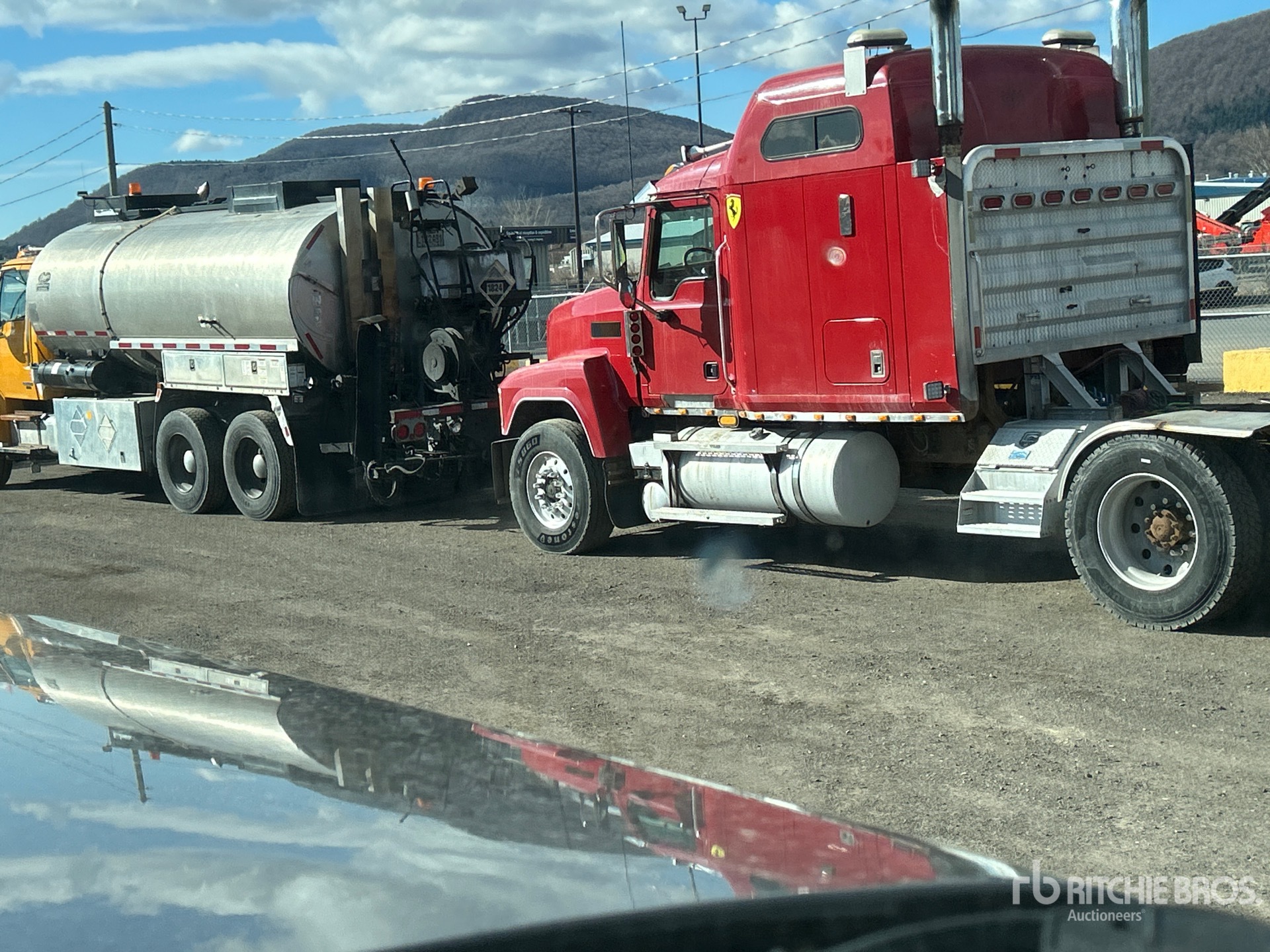 2020 Peterbilt 389