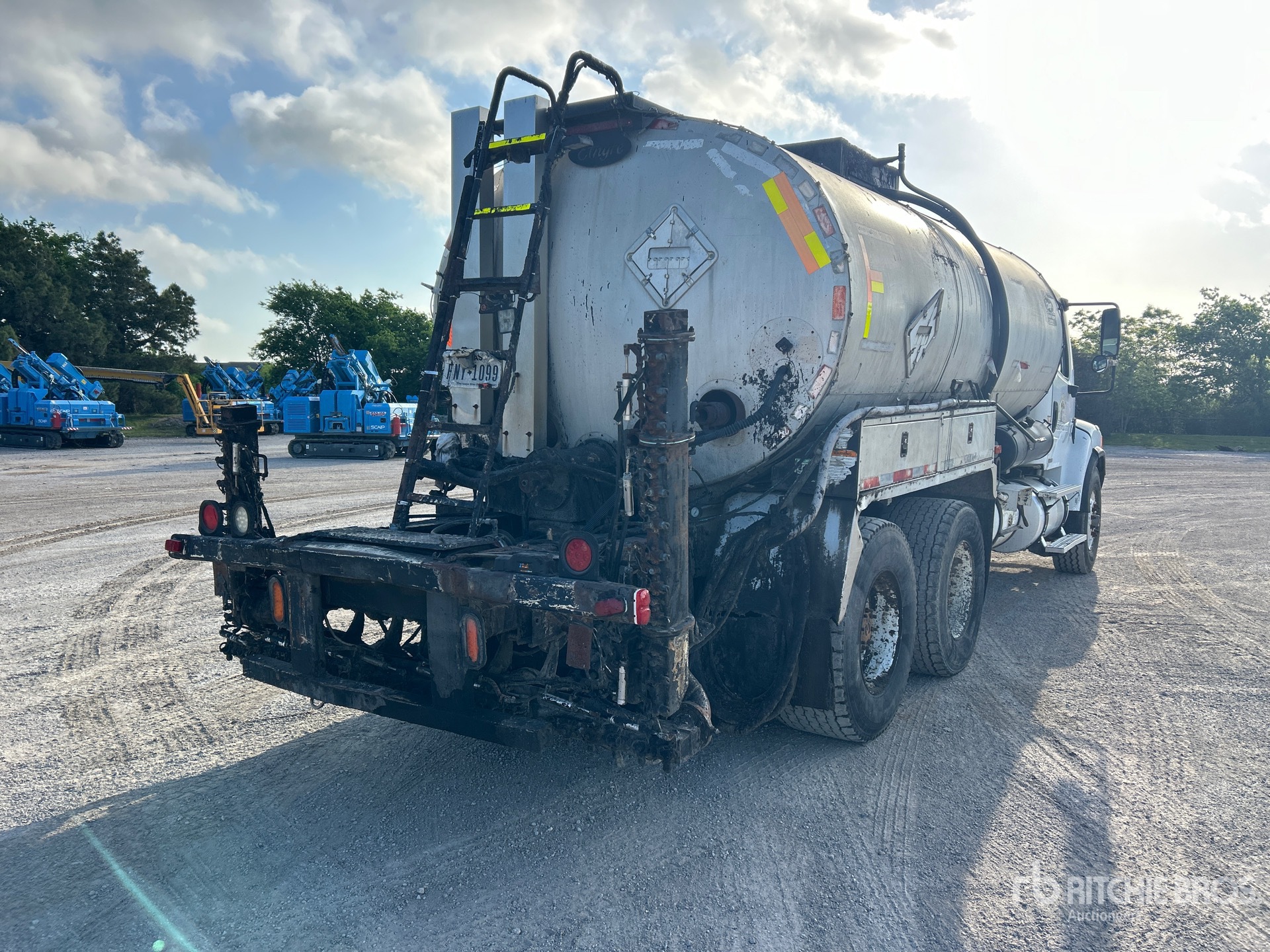 Aspect général with Image, coin arrière droit