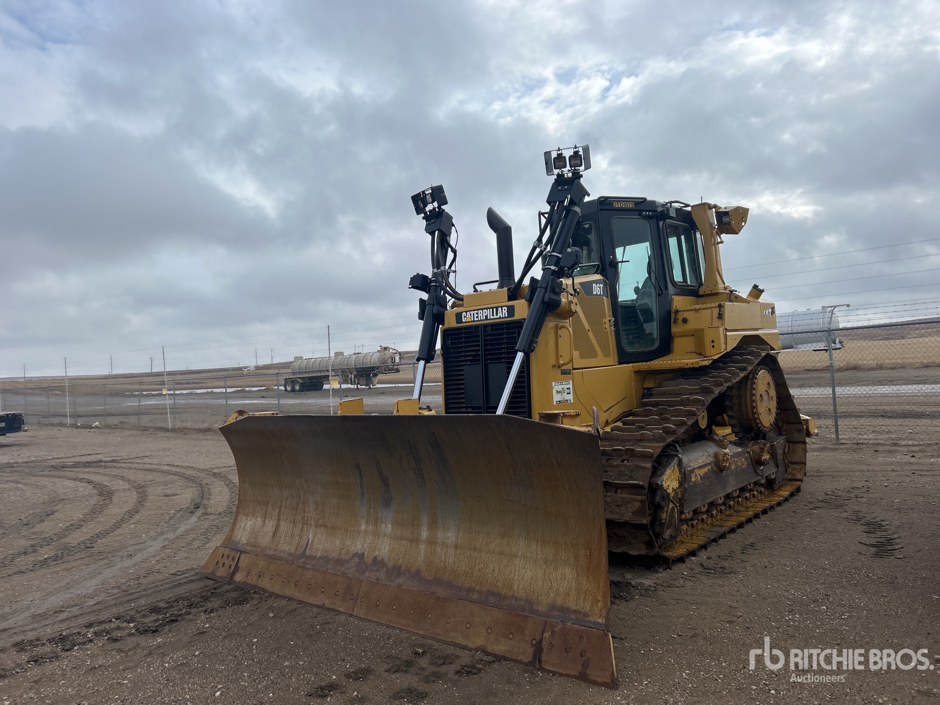 General Appearance with Foto, angolo anteriore sinistro