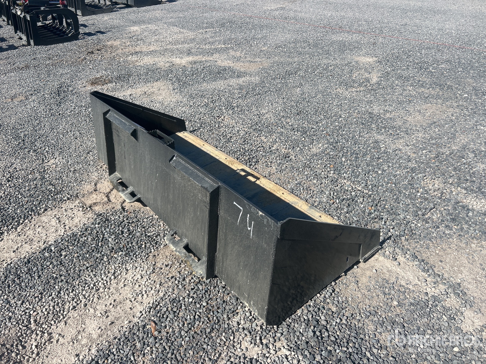 General Appearance with Bild, Ecke hinten rechts